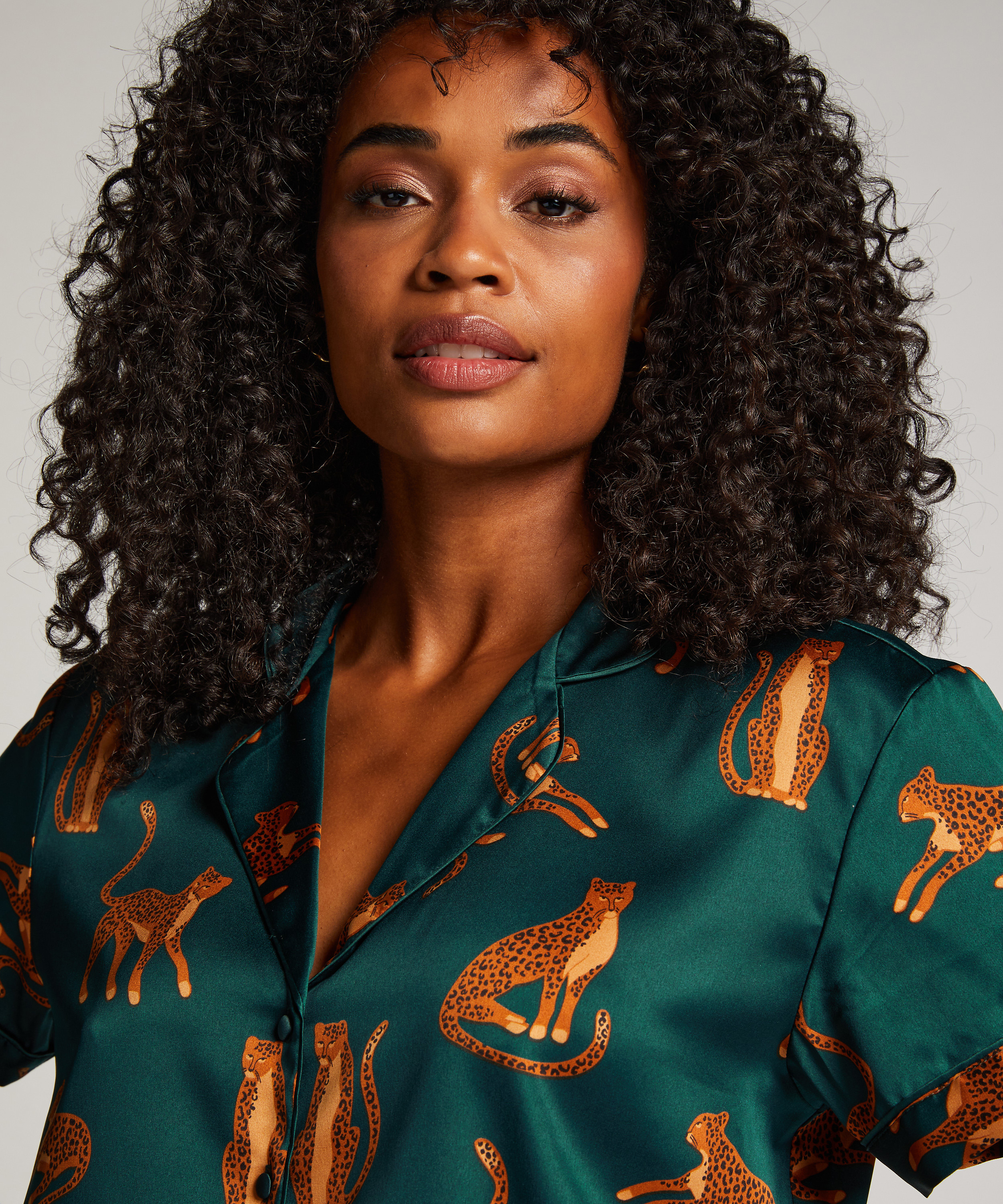 Kort&aelig;rmet satinjakke, Gr&oslash;n, main