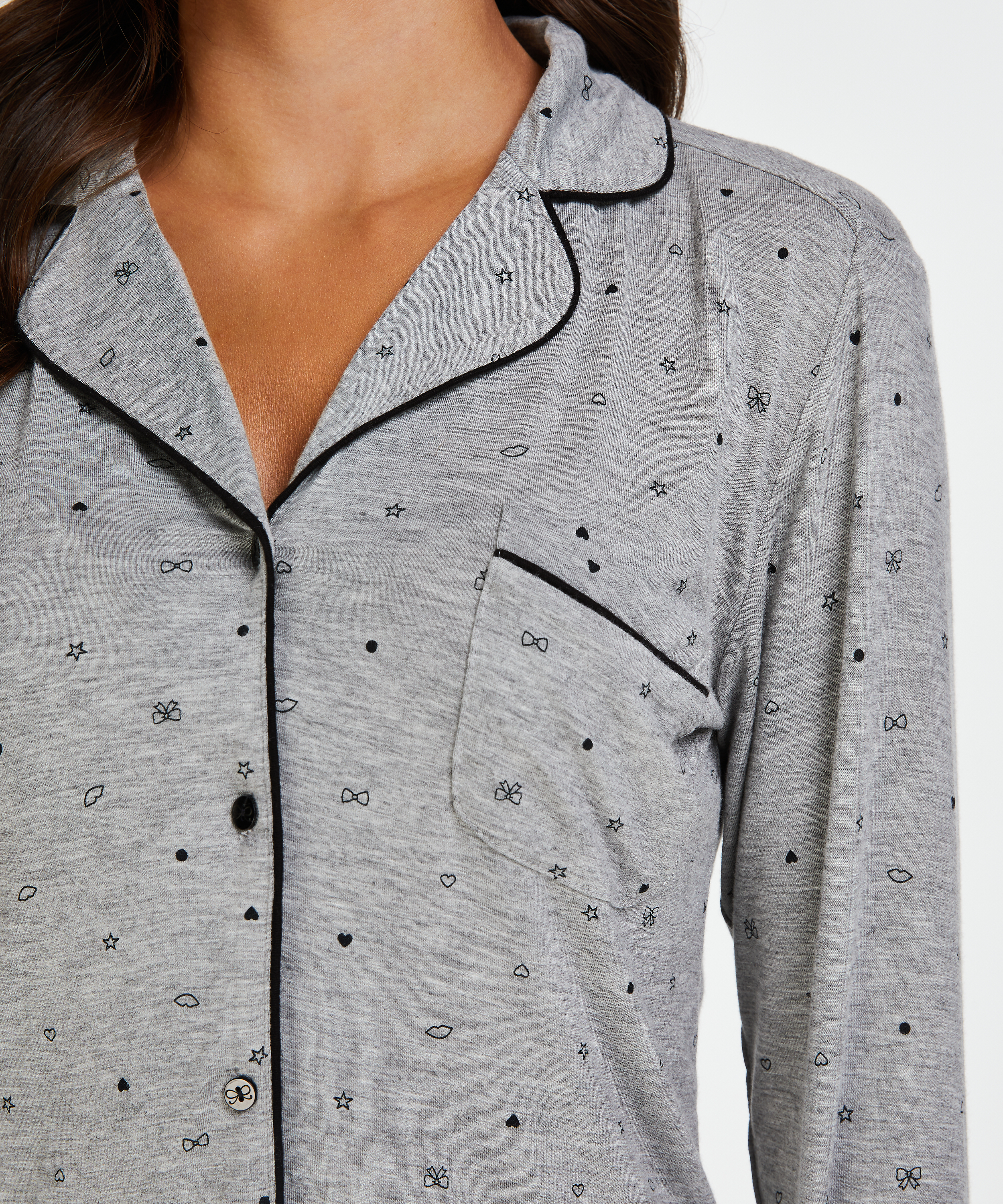 Langt pyjamass&aelig;t, Gr&aring;, main