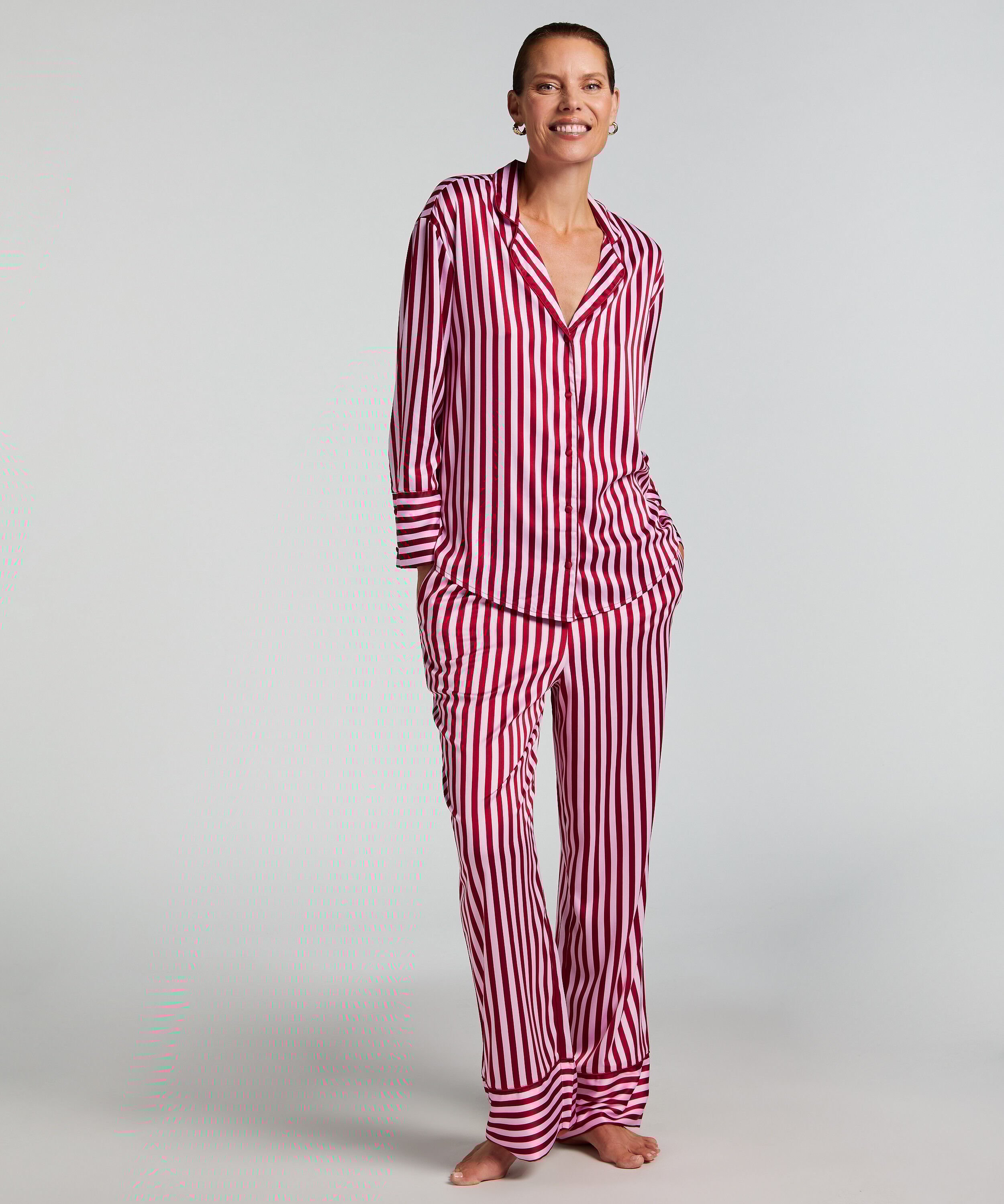 Lang&aelig;rmet satinjakke, Lyser&oslash;d