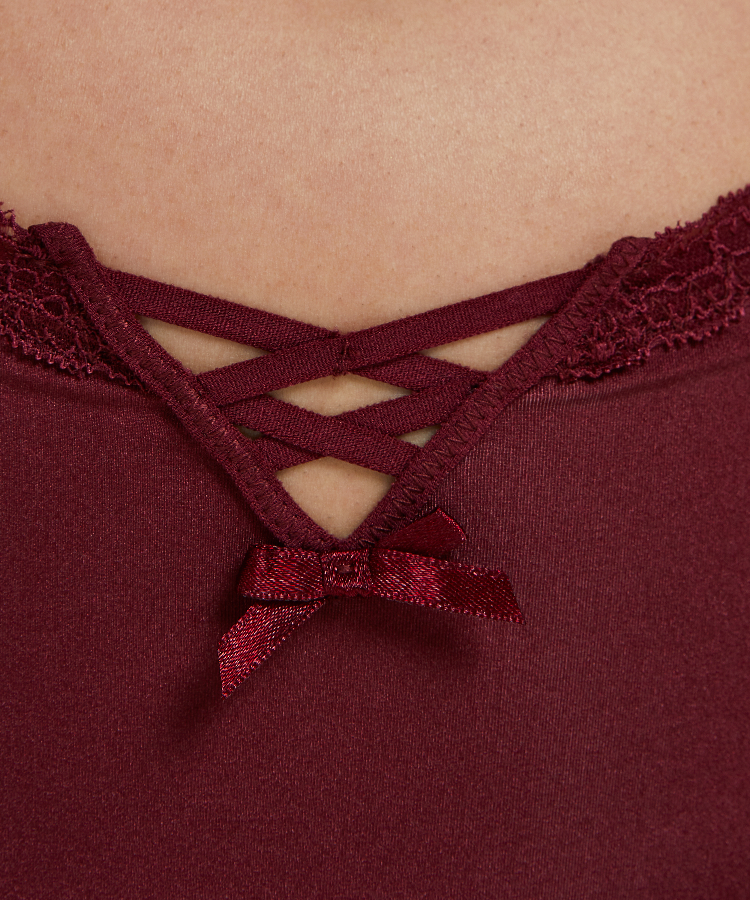 V-formet brasiliansk trusse Vixen Curvy, rød, main