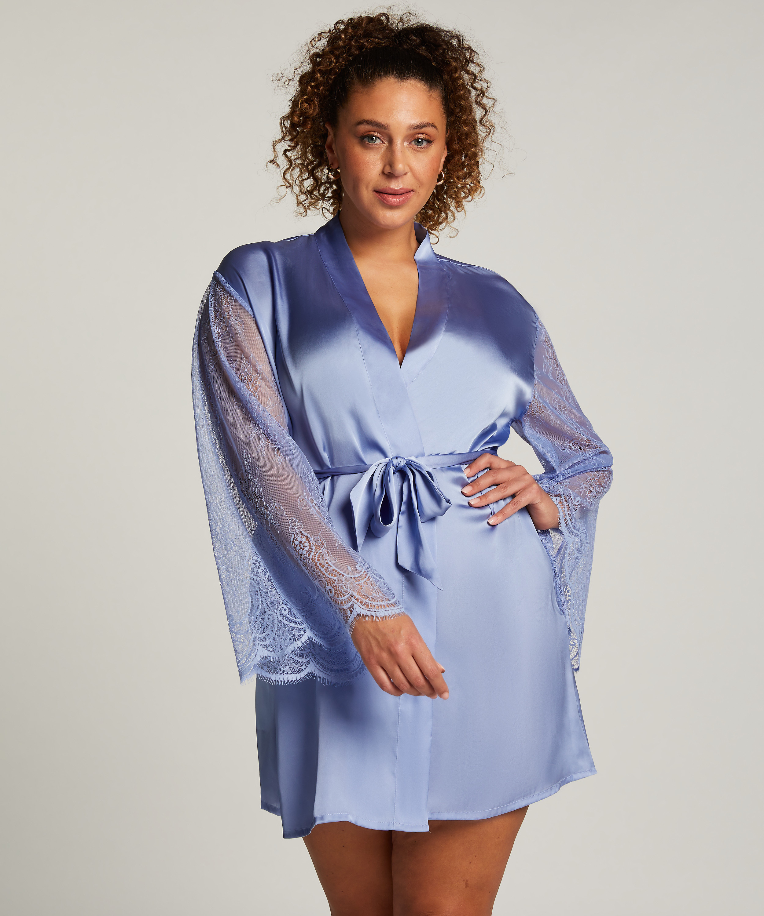 Kimono Satin, Bl&aring;, main