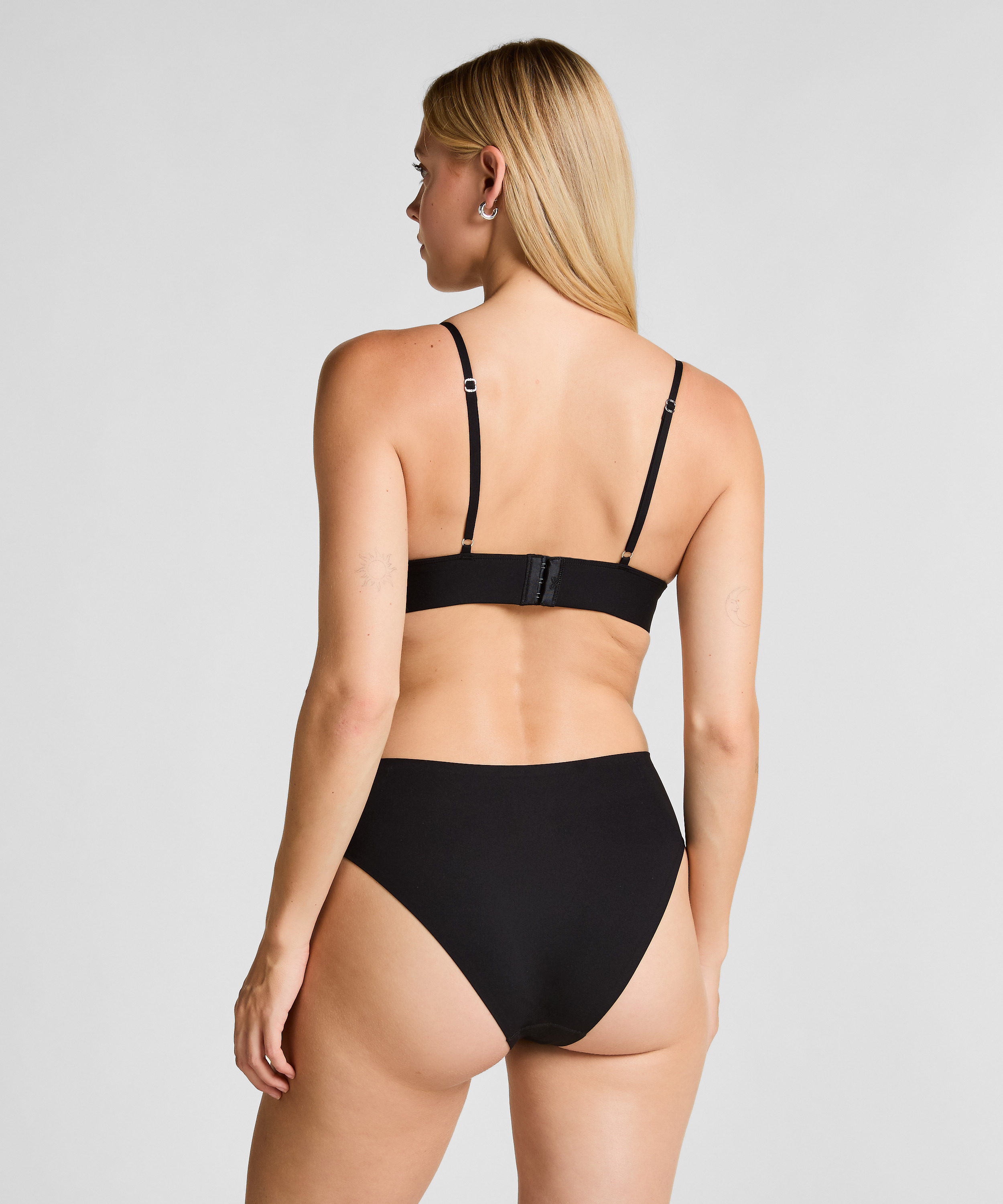 Smooth Triangle Bralette, Sort, main