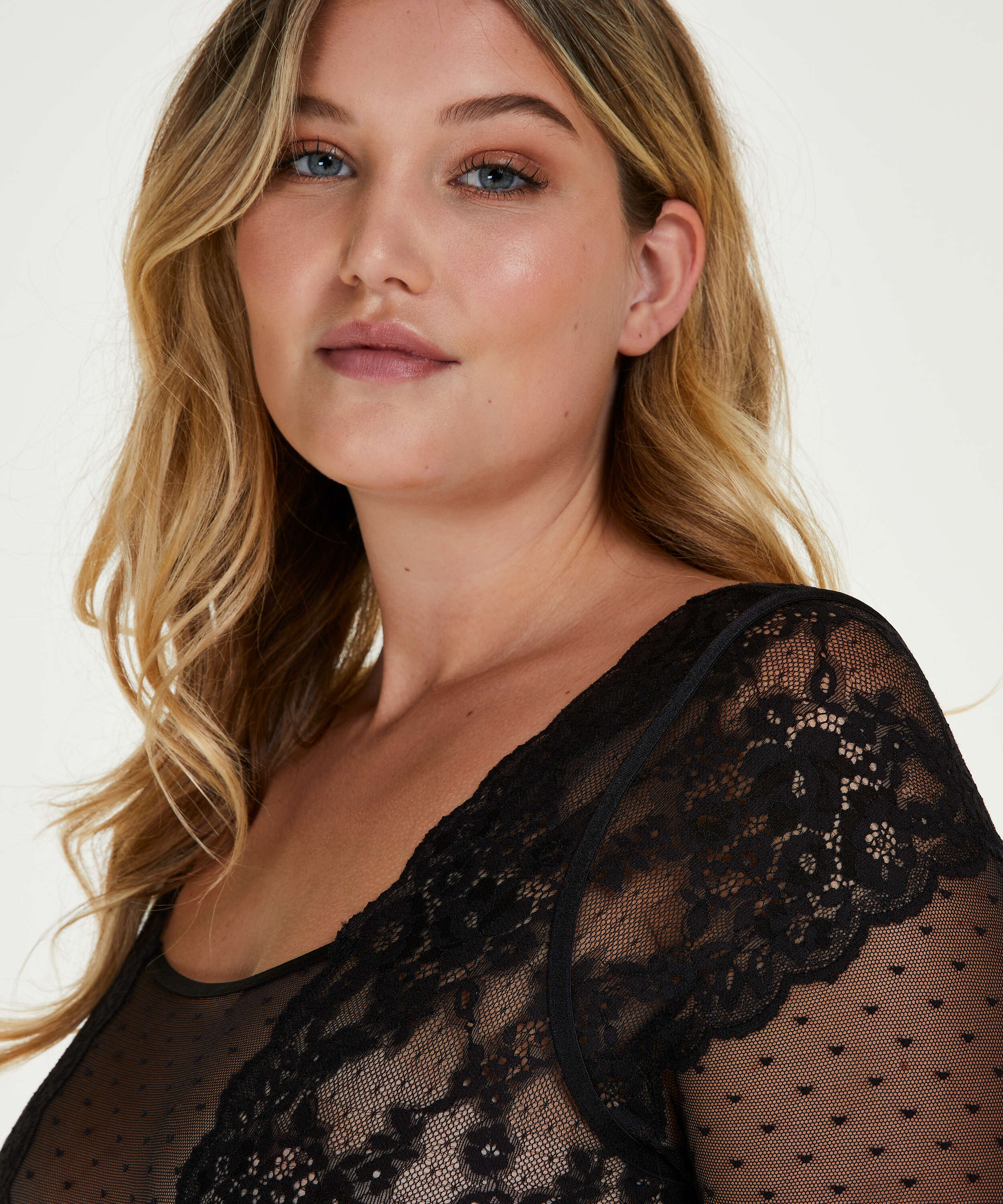 Body Elizabeth, sort, main