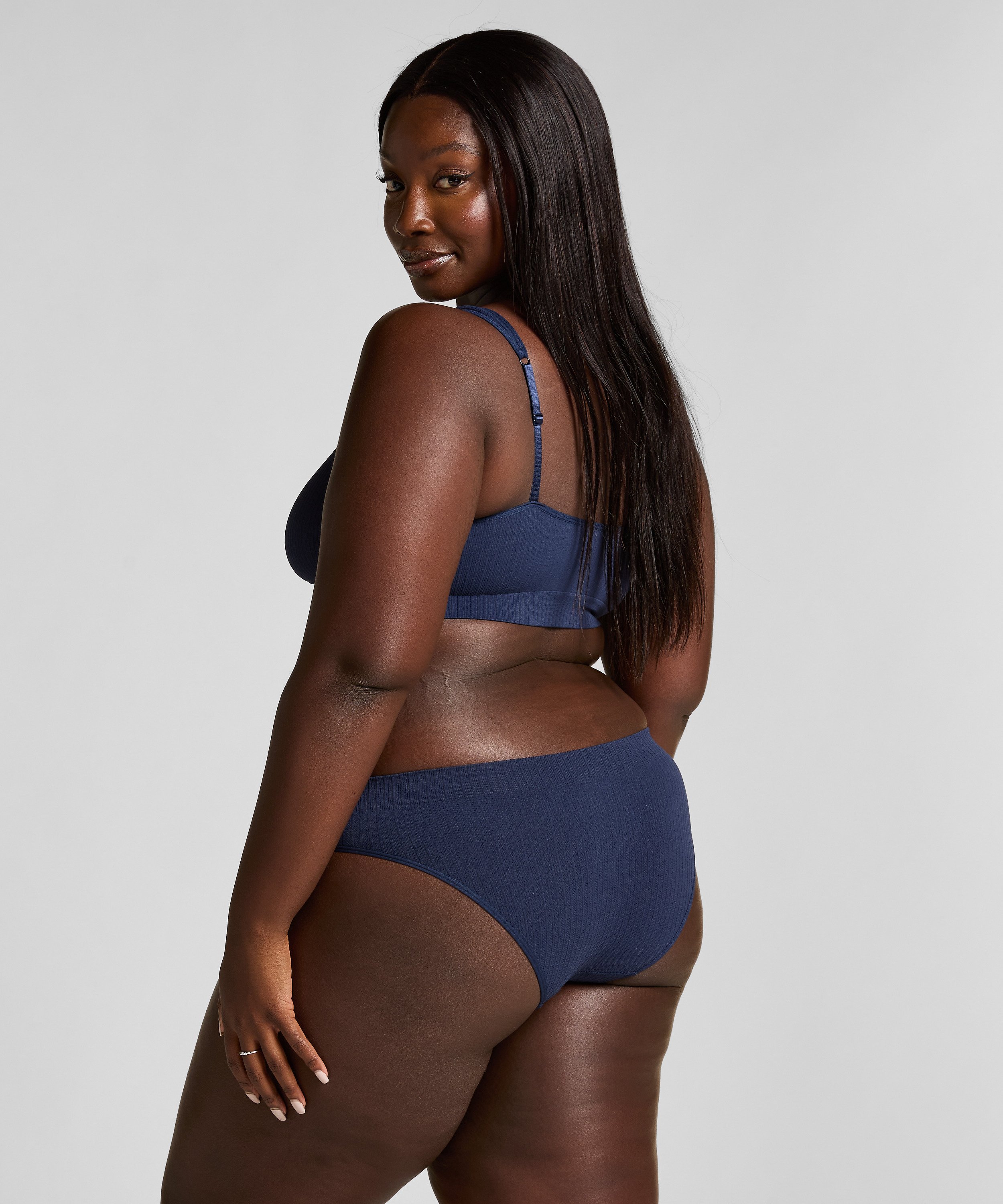 Brasiliansk trusse Dianne, Bl&aring;, main