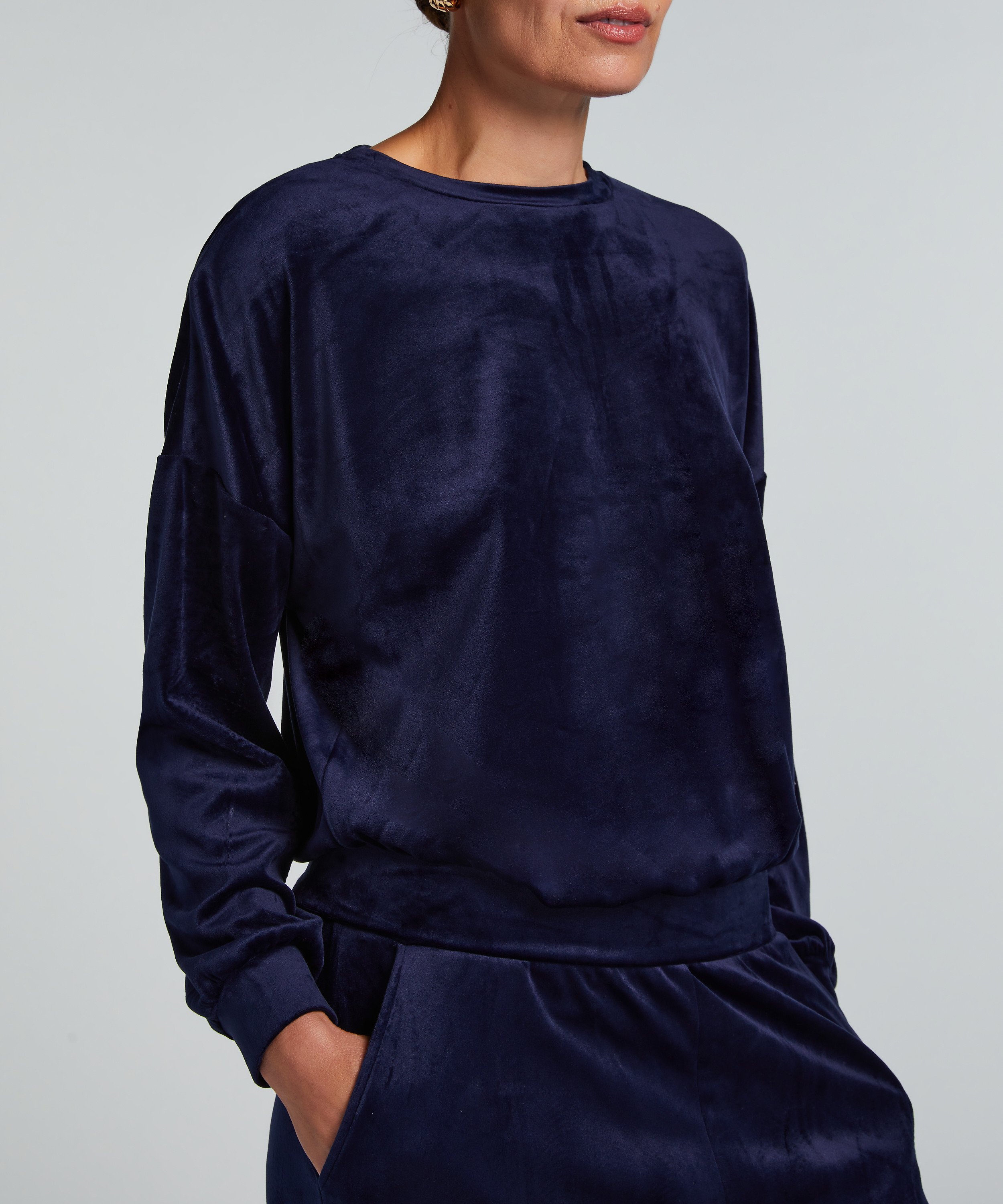 Velourtop, Bl&aring;, main