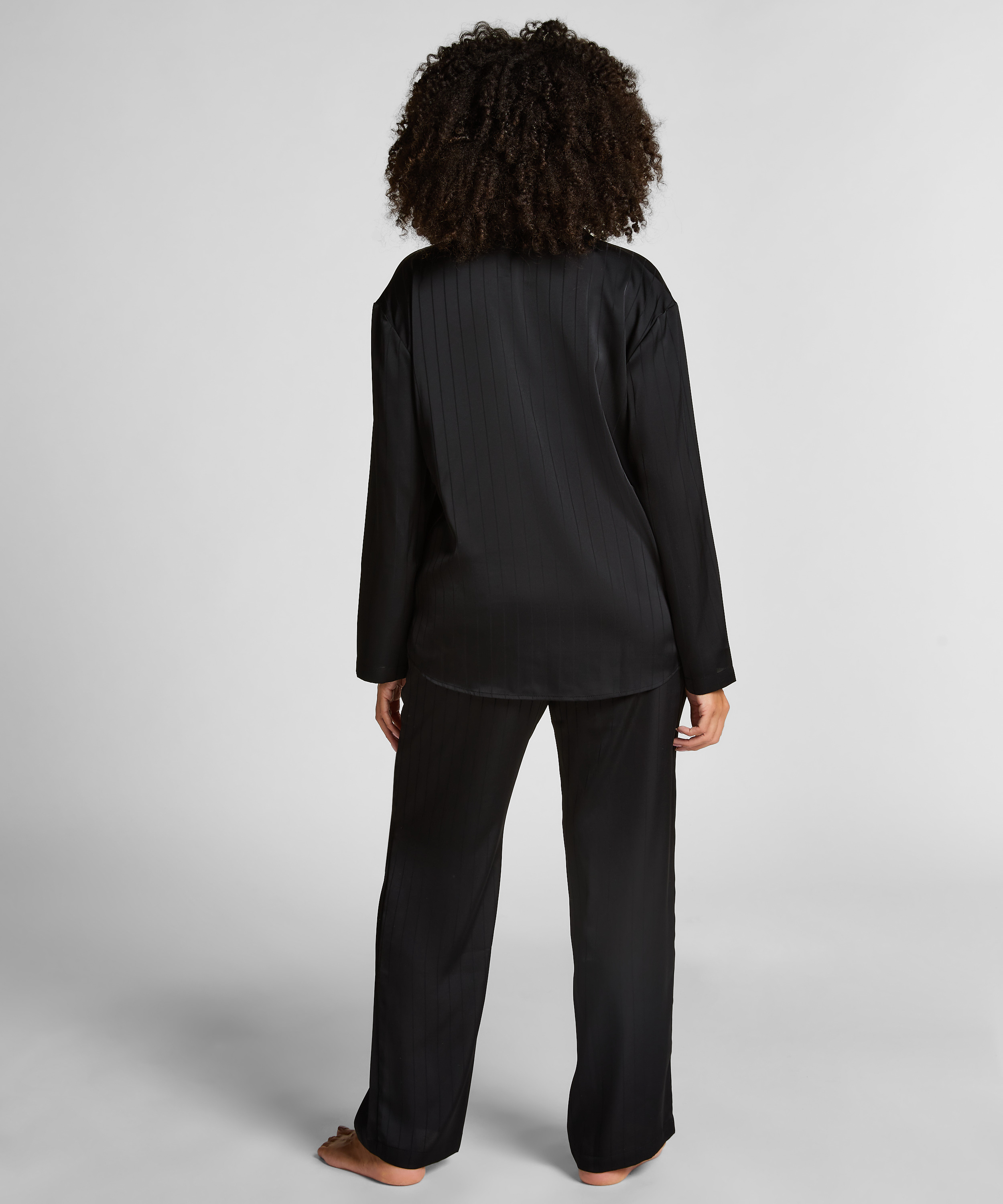 Satinjakke med n&aring;lestriber, Sort, main