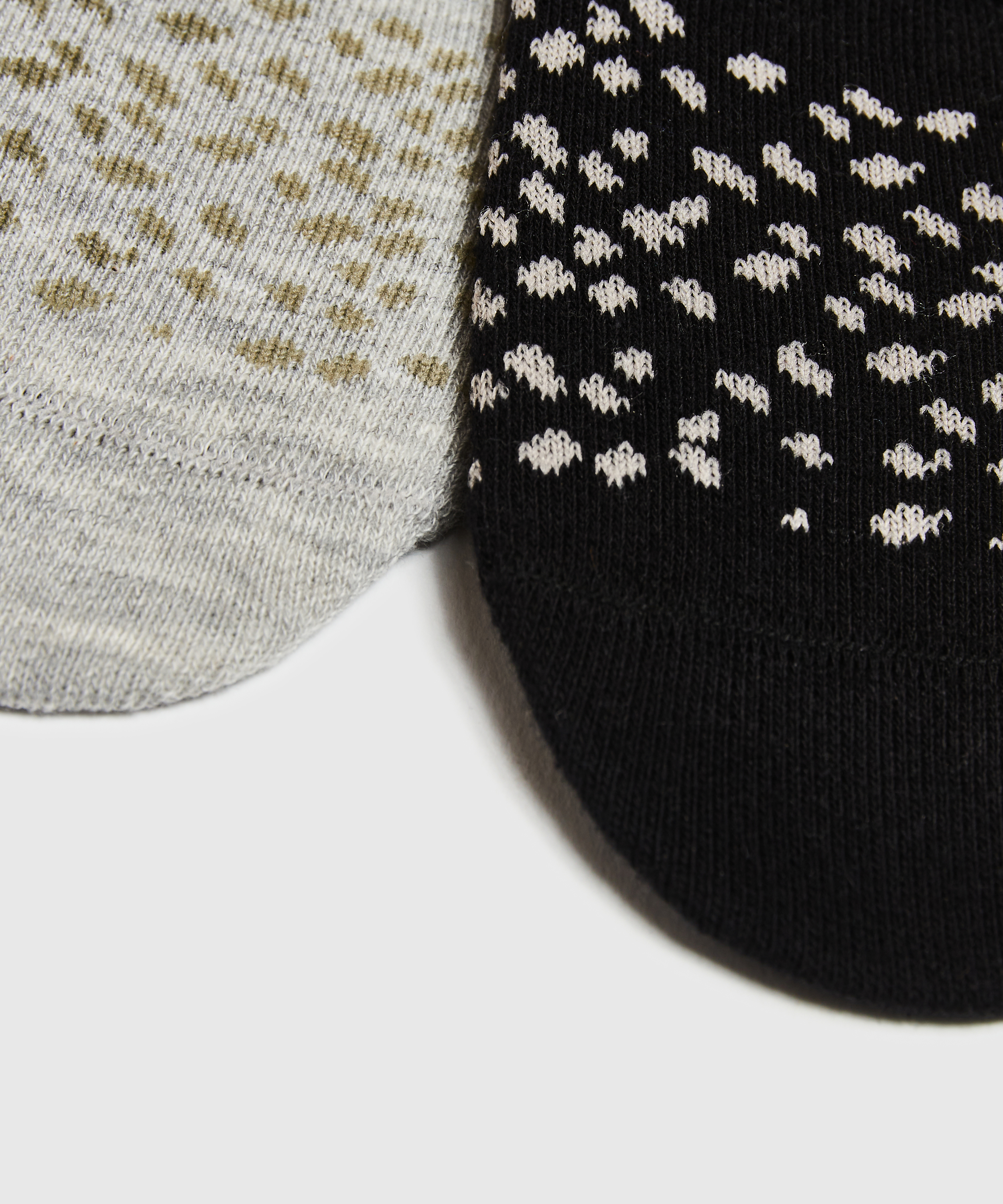 2 Par Sokker, Sort, main