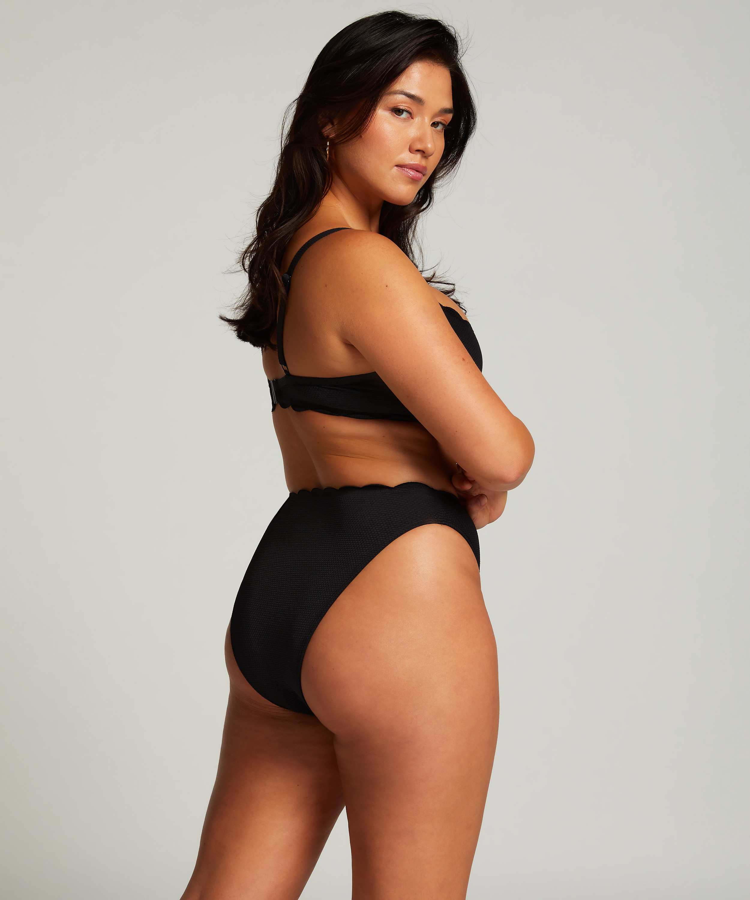 Formstøbt bikinitop med bøjle Scallop, Sort, main