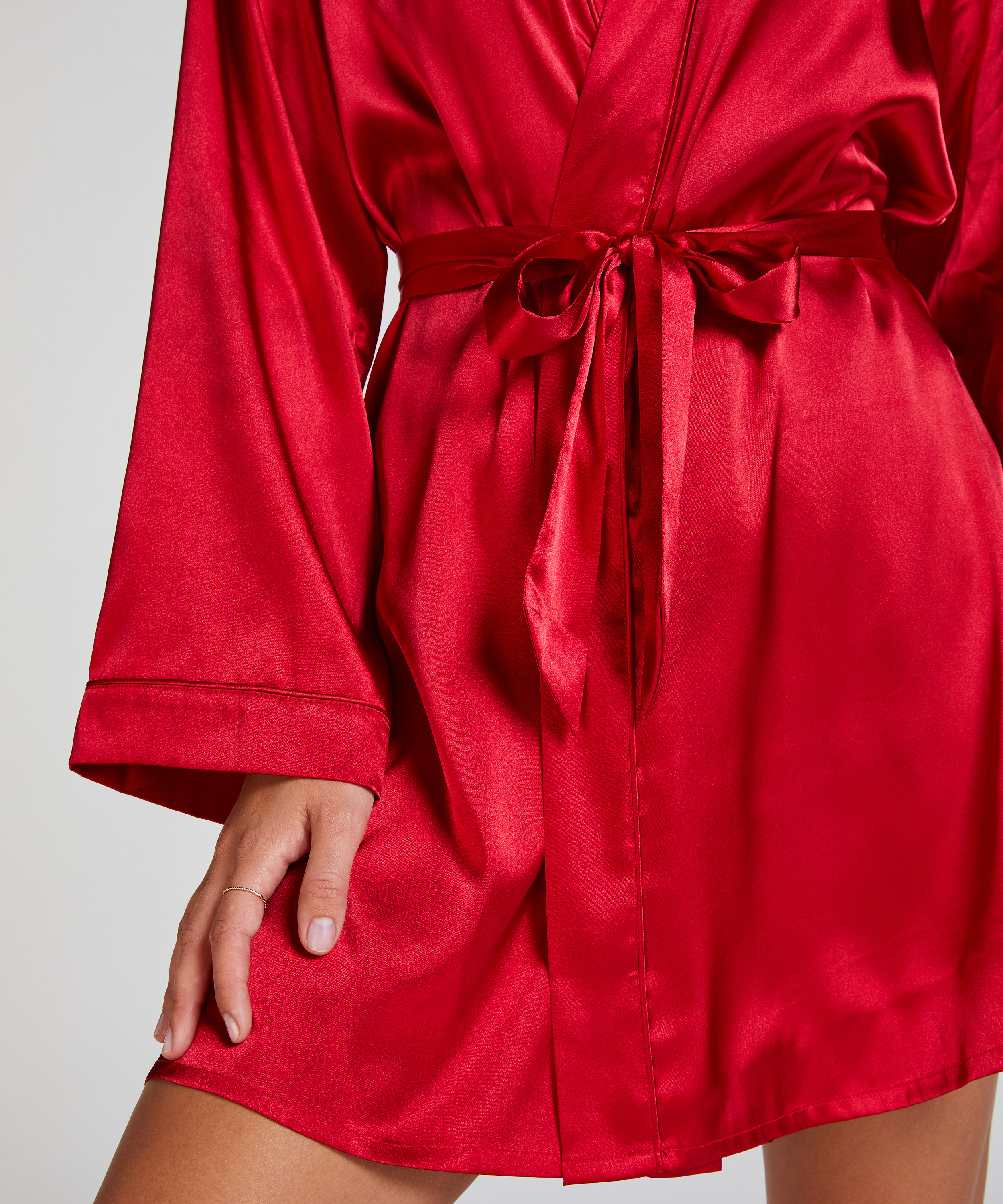 Satin kimono, R&oslash;d, main