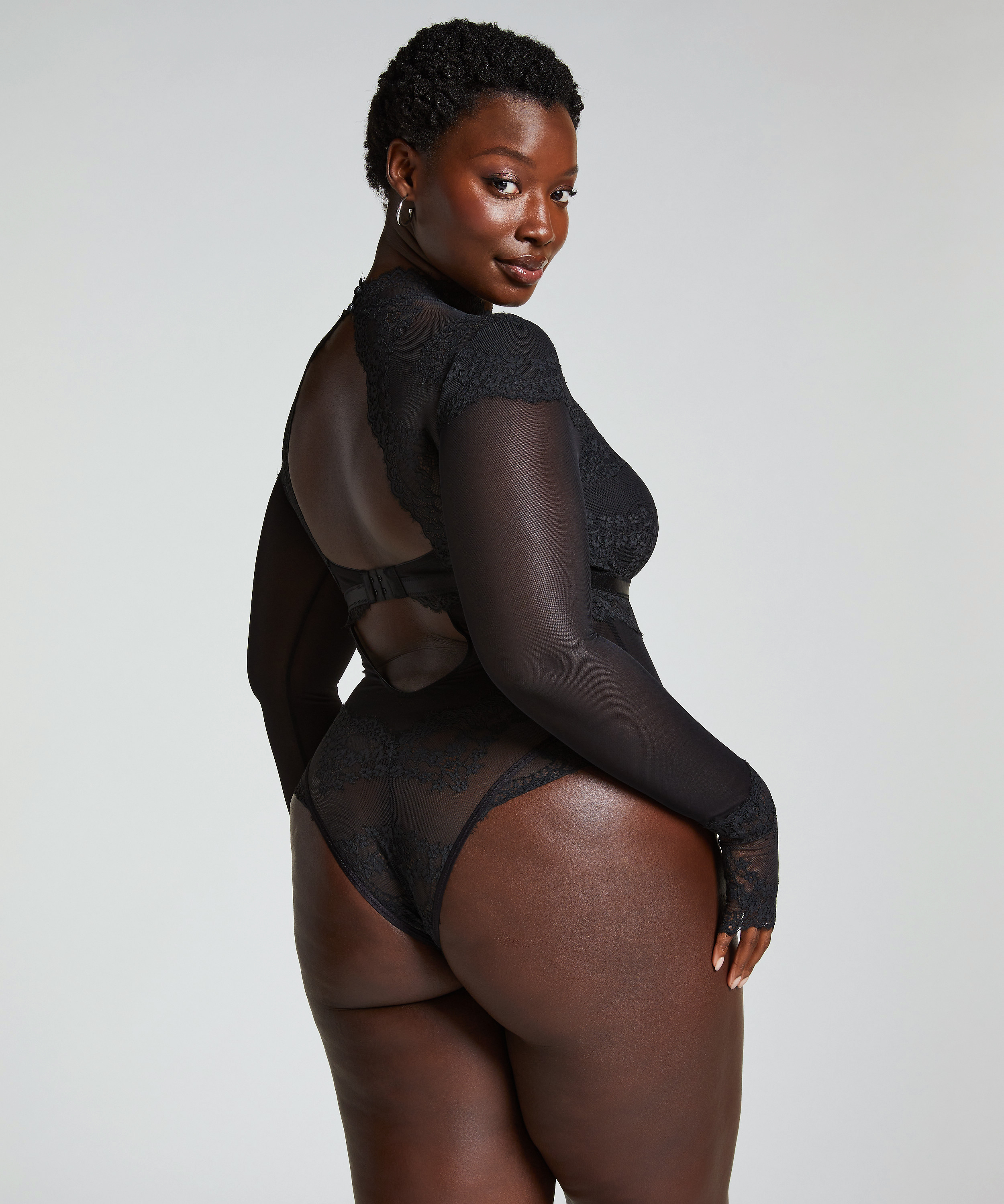 Body Daisy, Sort, main