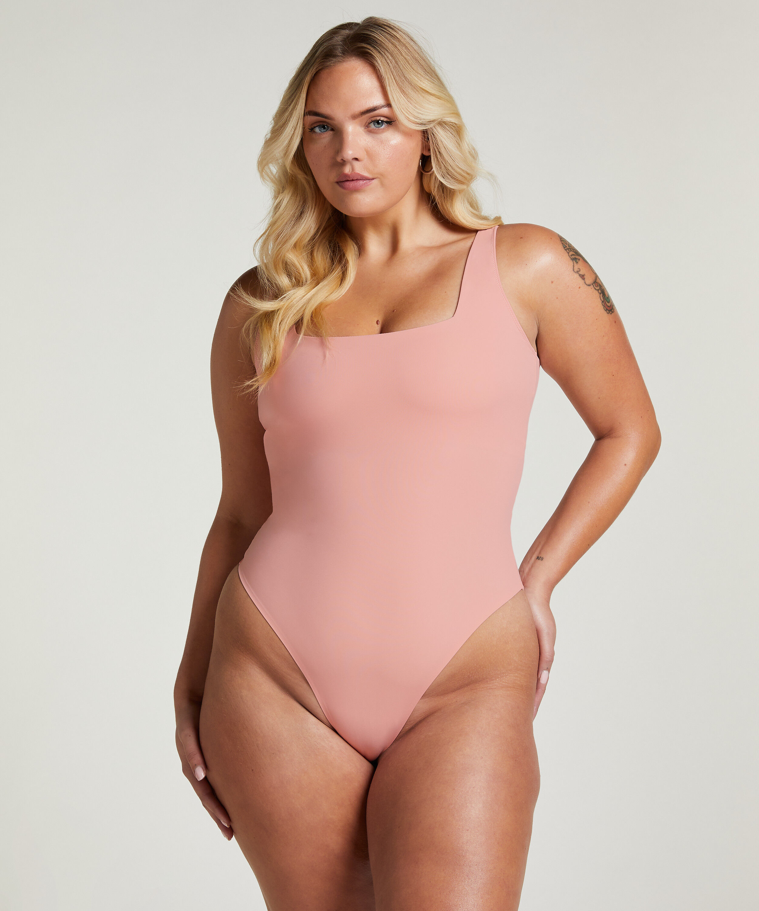 Smooth body, Lyser&oslash;d