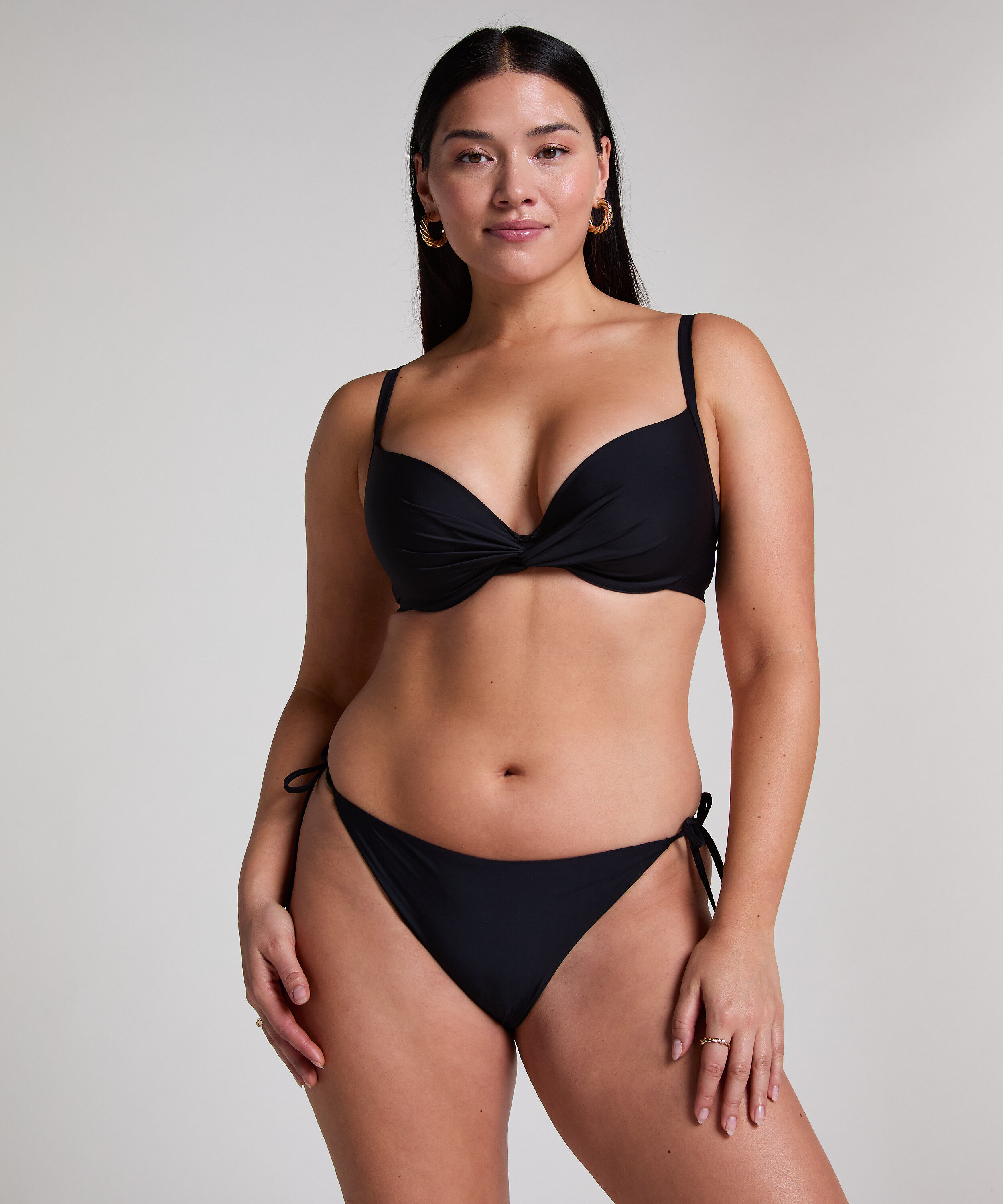Frække bikinitrusser Luna, Sort