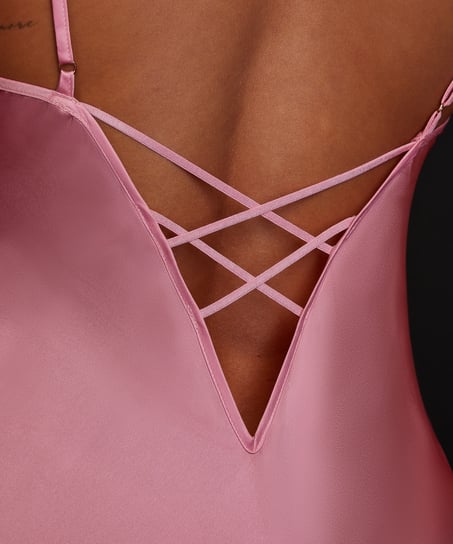 Natkjole Kae, Lyser&oslash;d