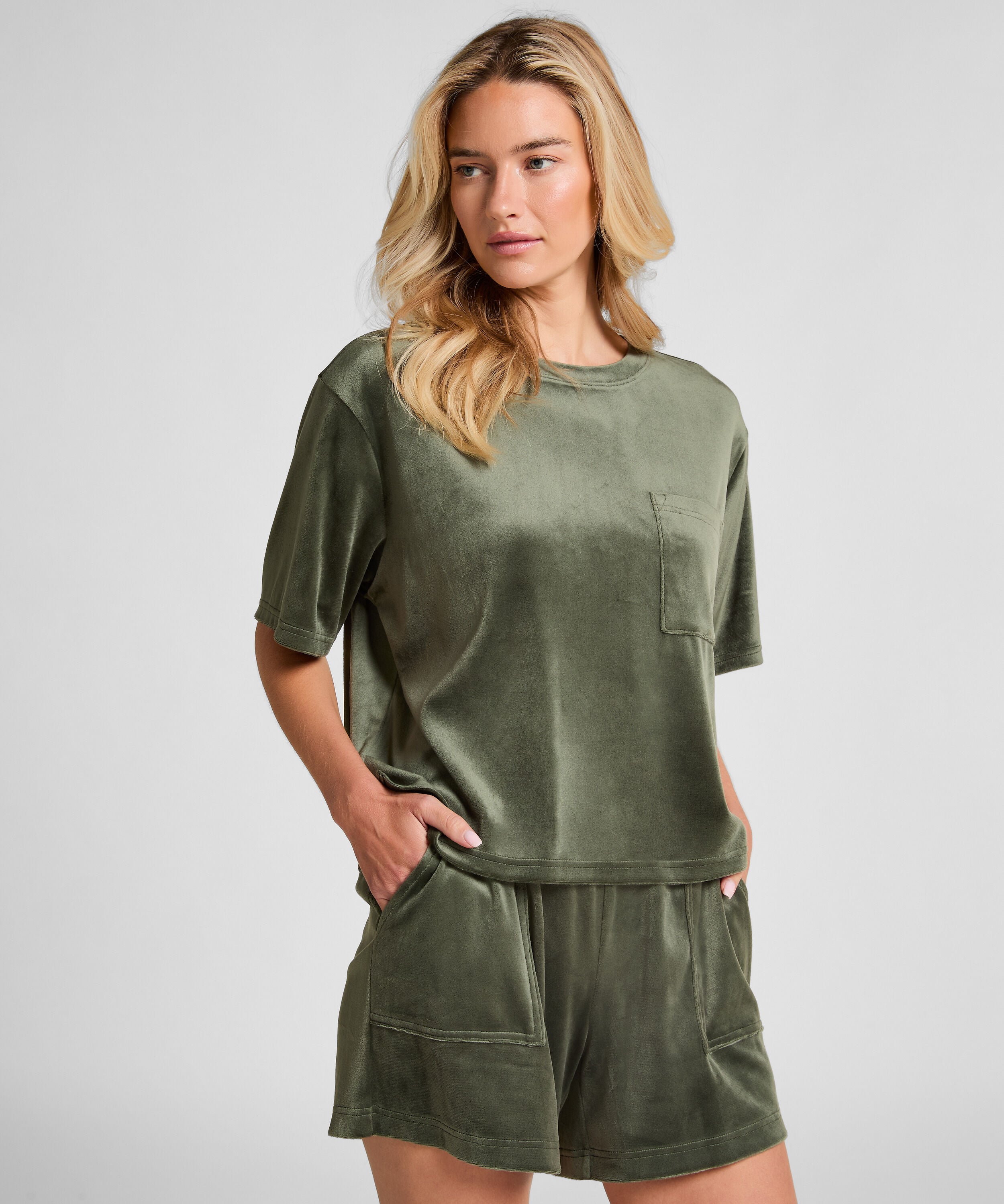 Fløjlsshorts med lomme, Grøn