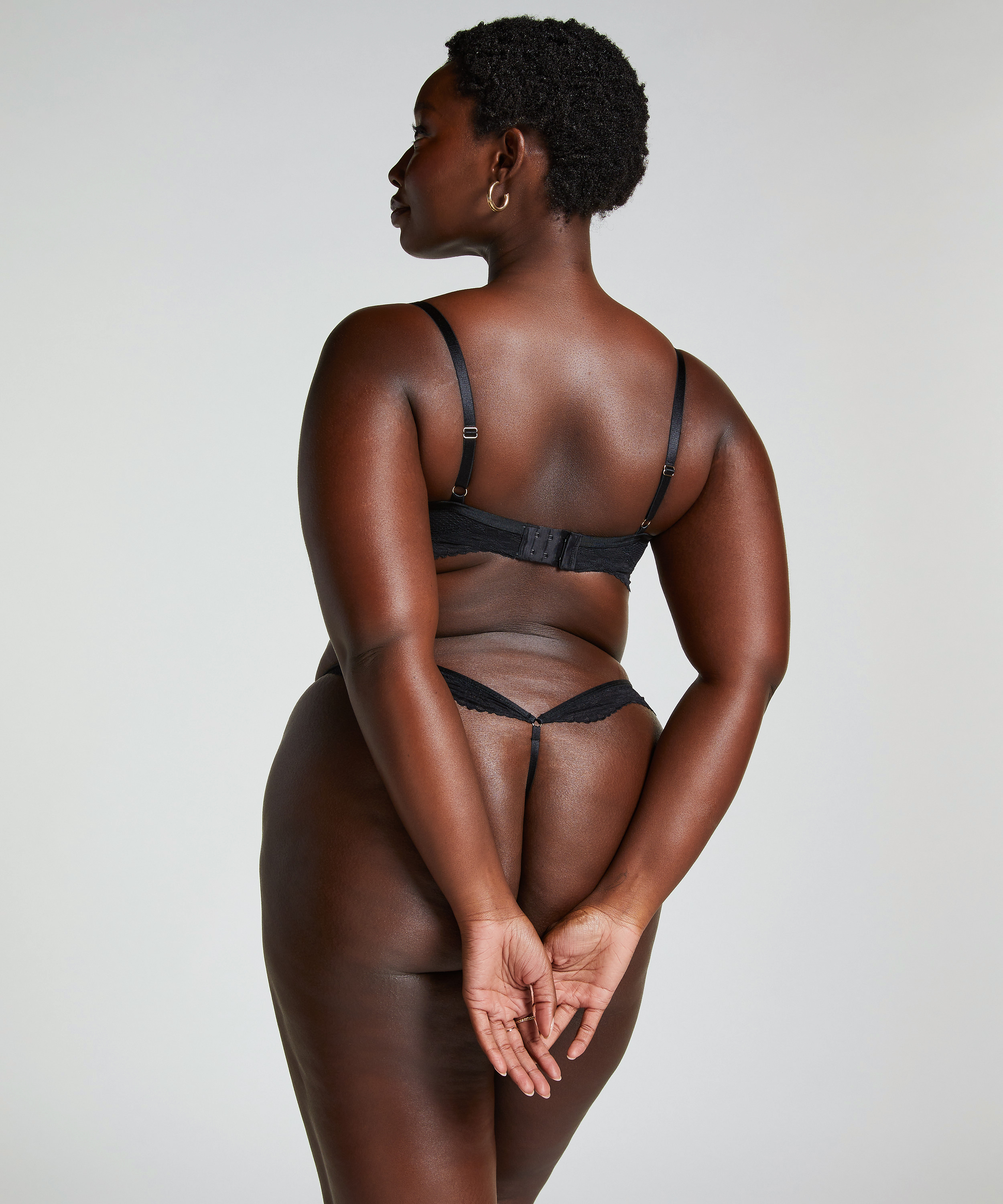 Formstøbt halvskåls-bøjle-bh Belladonna, Sort, main