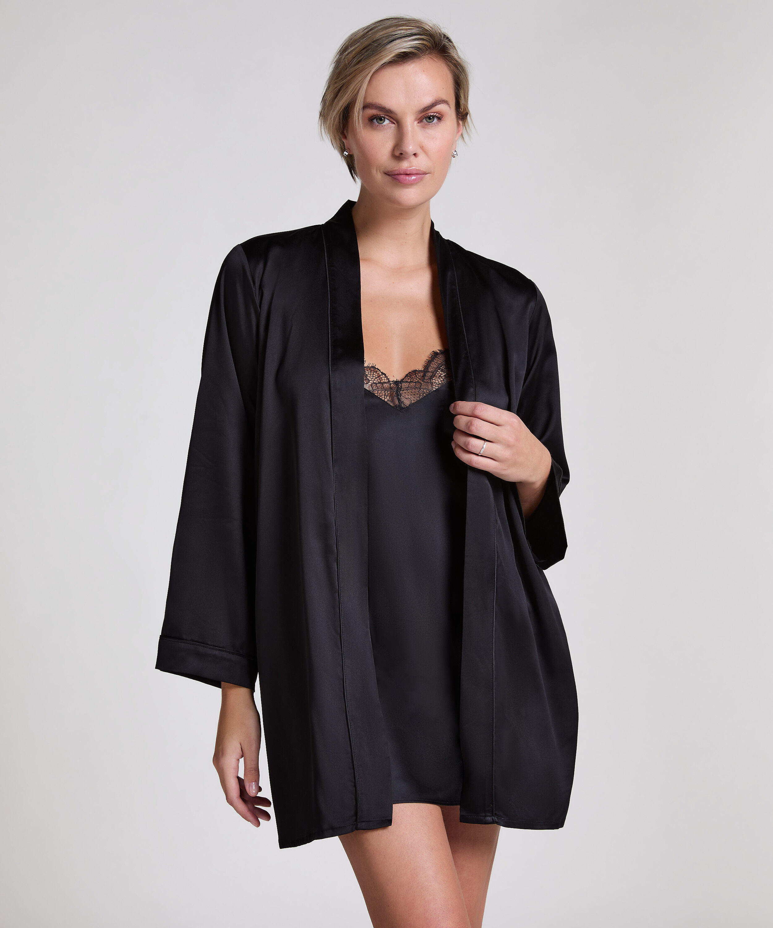 Satin kimono, Sort
