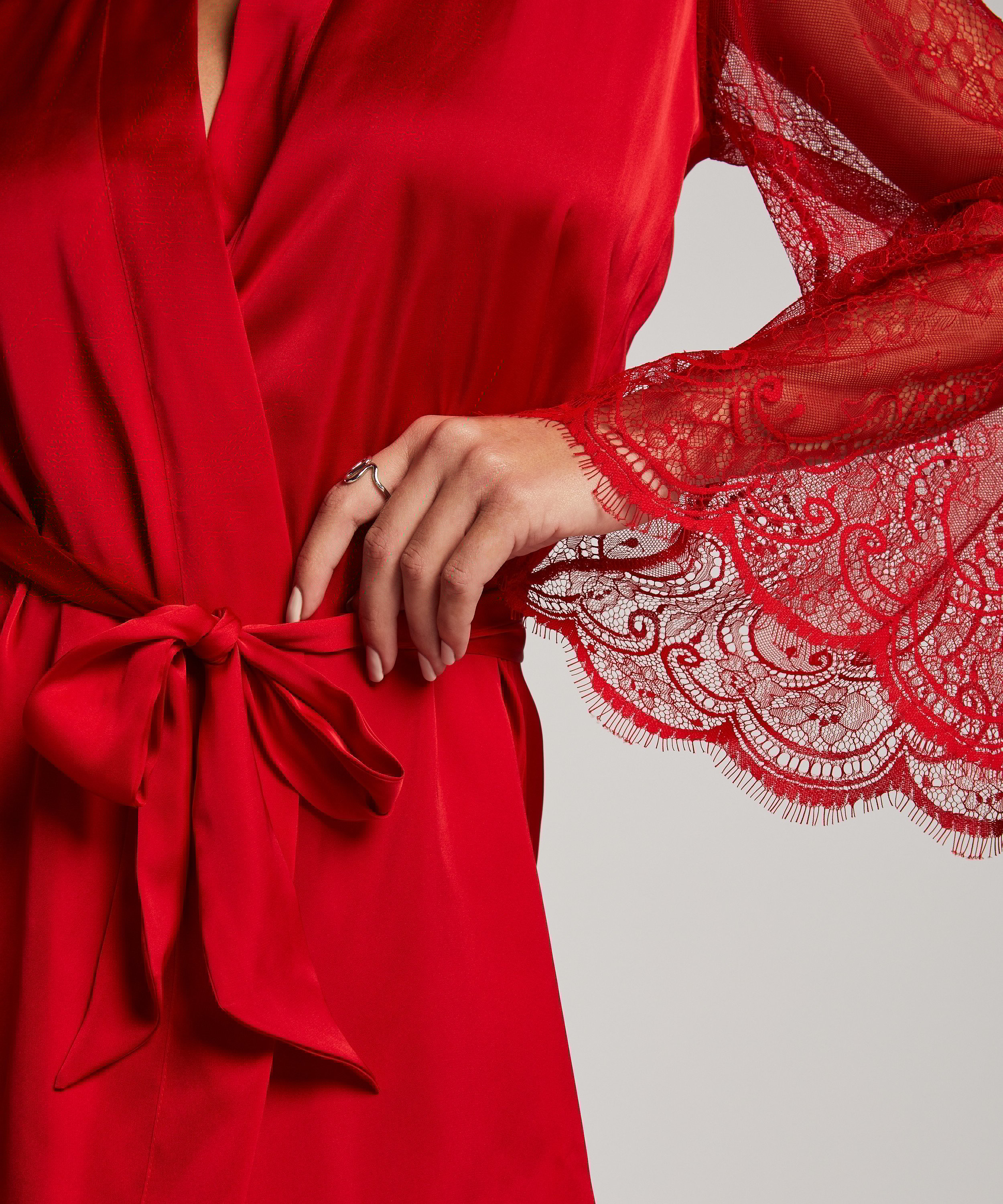 Satinblondekimono, Rød, main