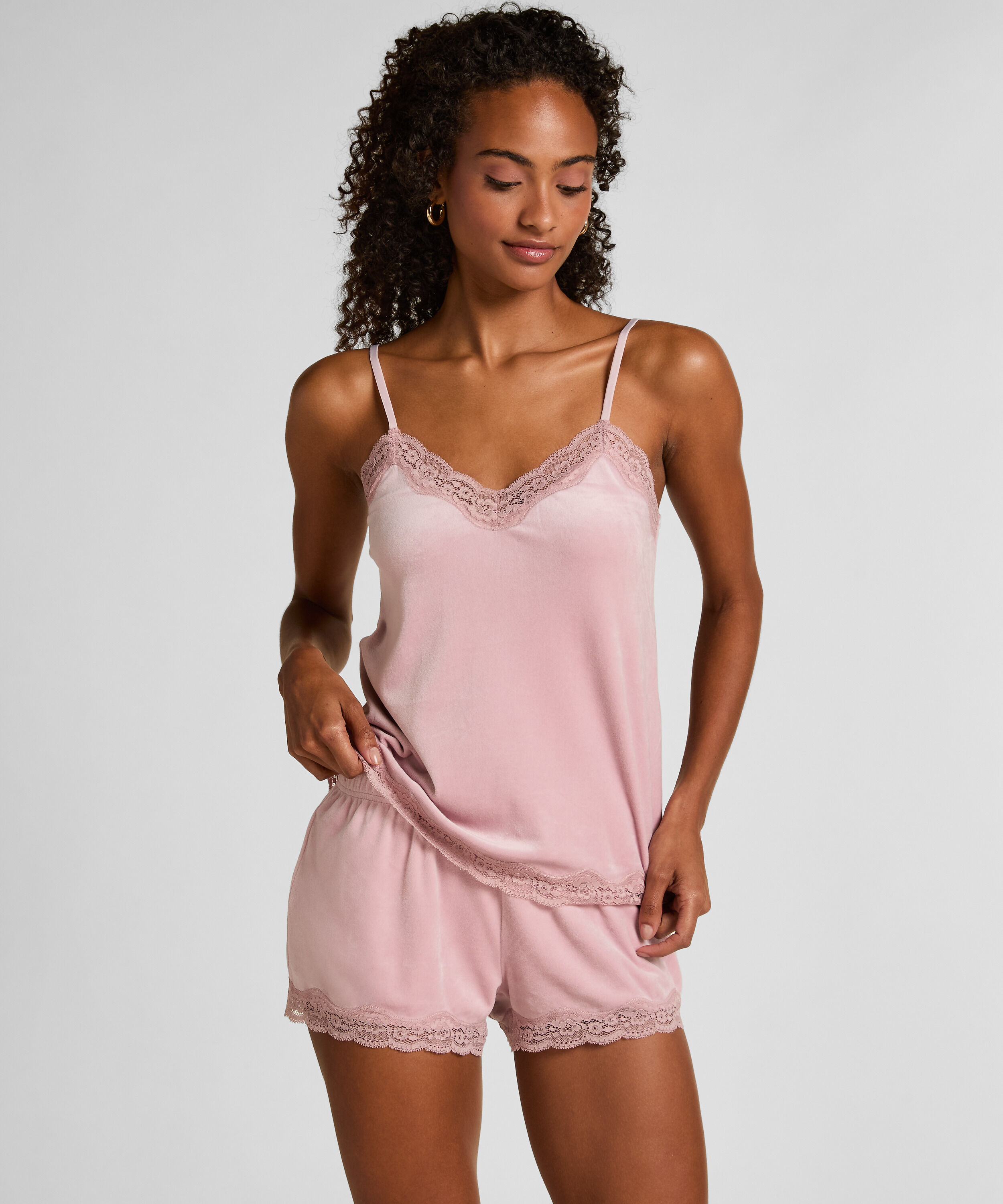 Short i velour og blonde, Lilla