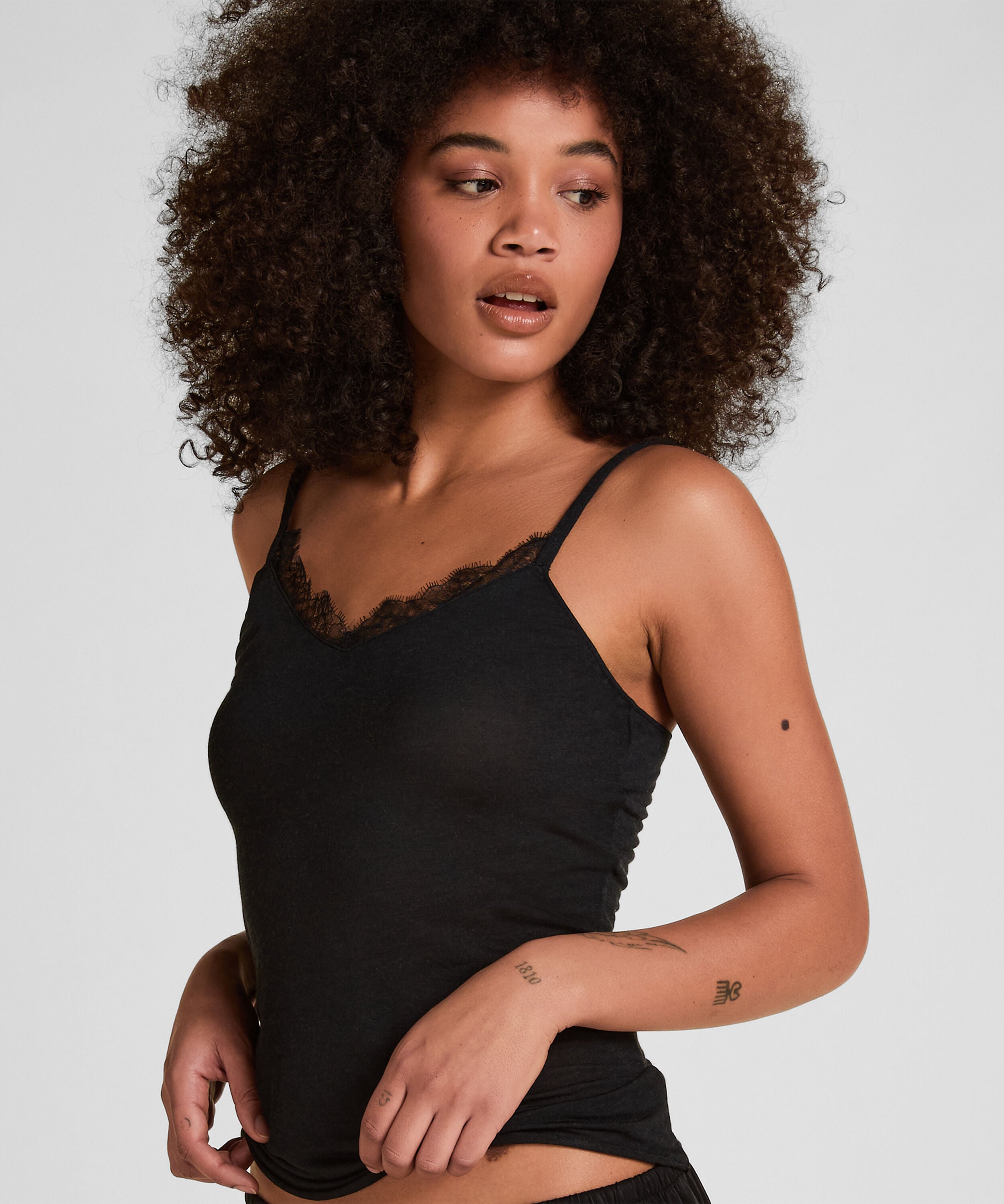 super soft blondebluse med V-hals og kashmir, Sort