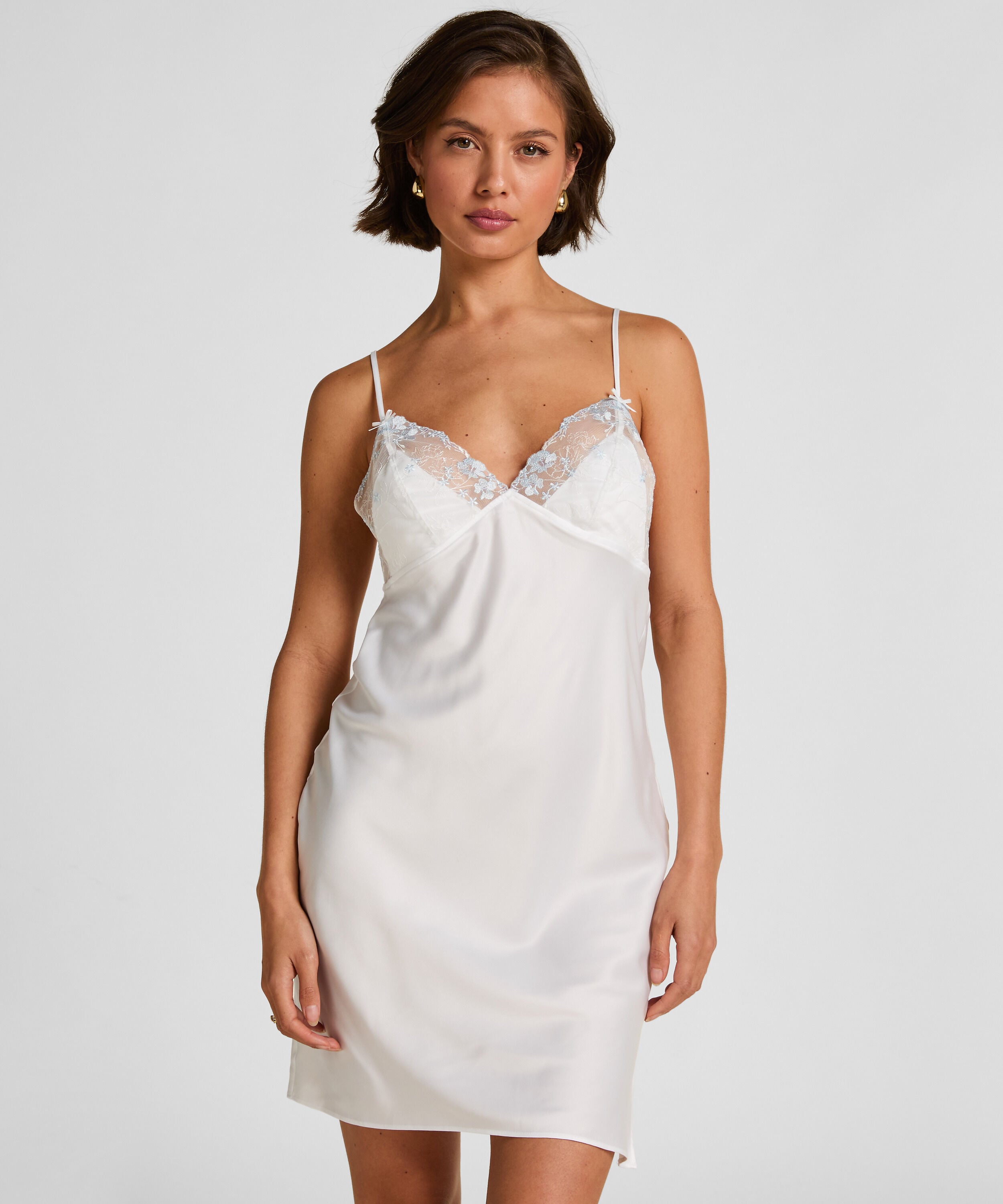 Slipdress i satin med pæoner, Hvid