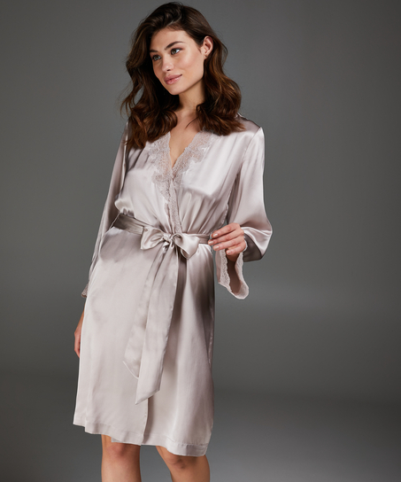 Kimono med silkeblonder, Lyser&oslash;d