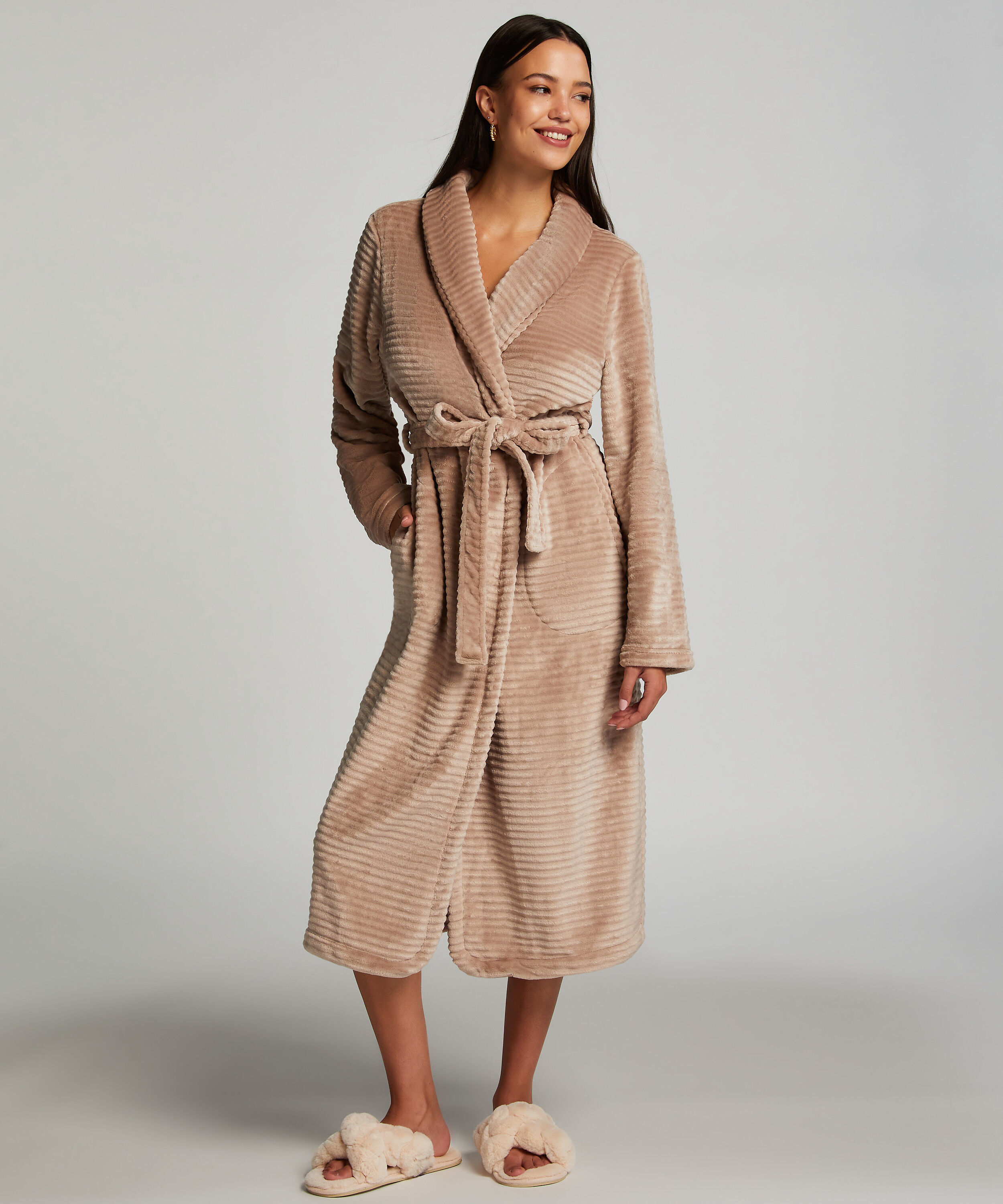 Lang ribstrikket badek&aring;be i fleece, Beige