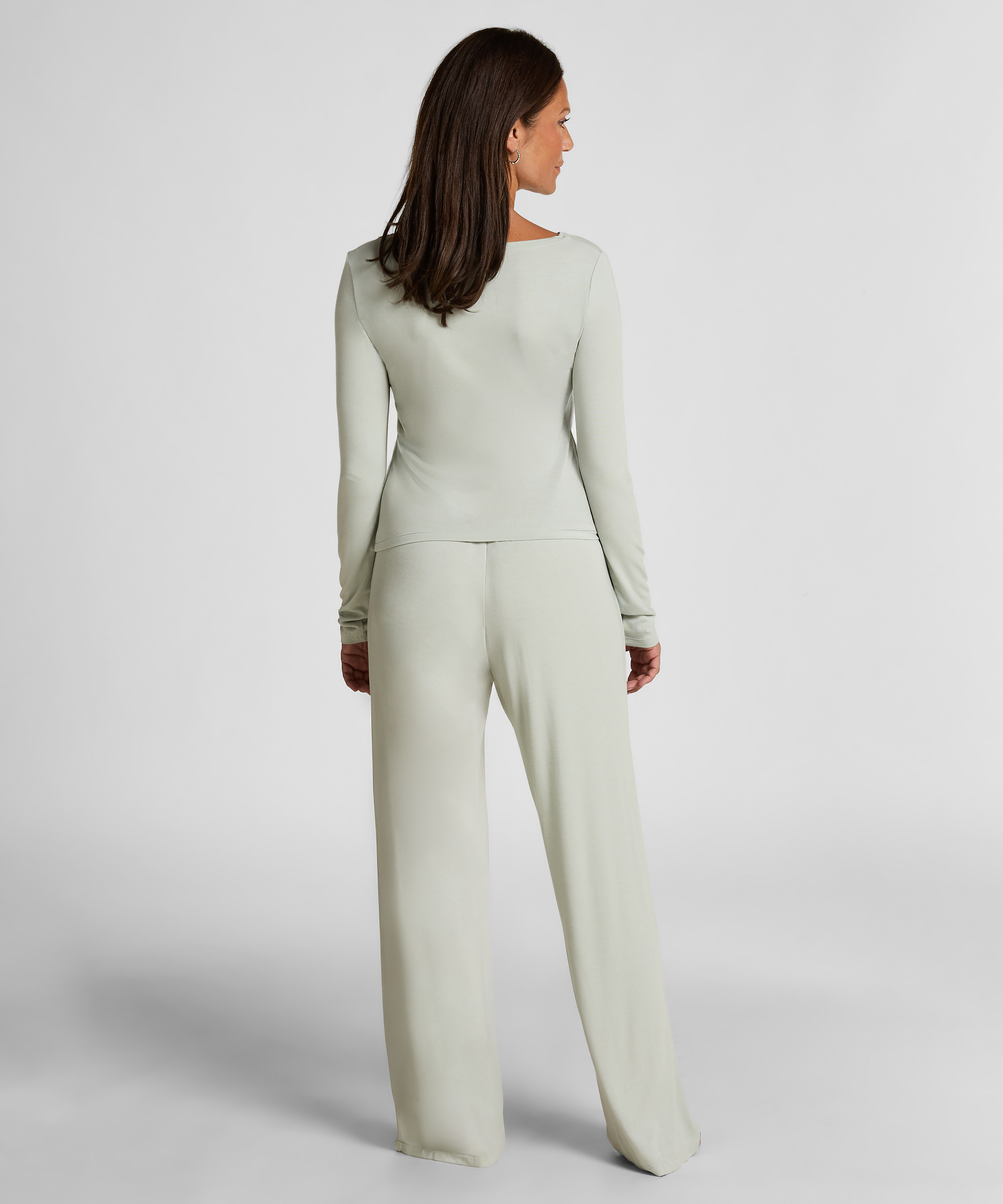 Pyjamass&aelig;t, Gr&aring;, main