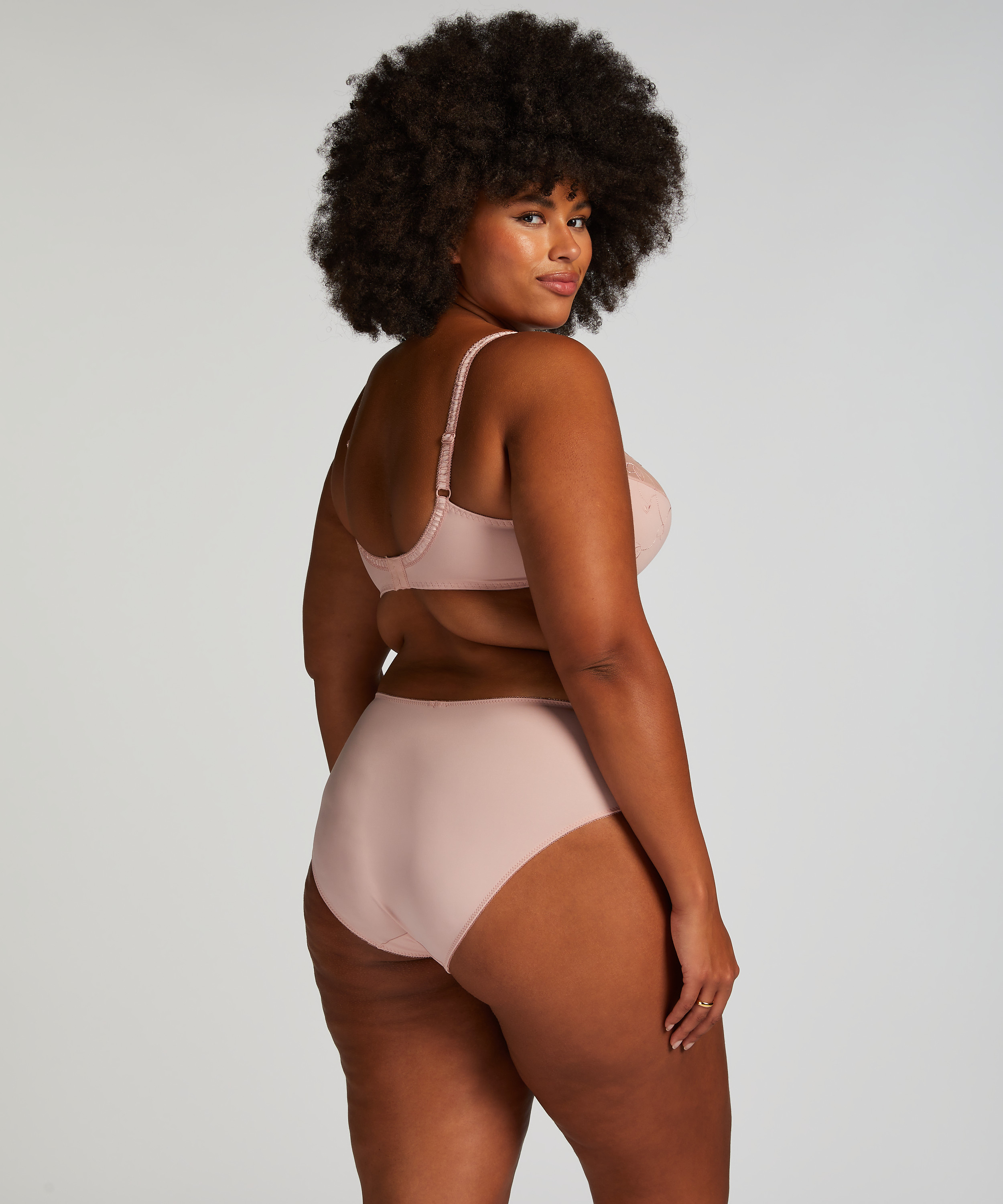 Ikke-formst&oslash;bt b&oslash;jle-bh Diva, Lyser&oslash;d, main