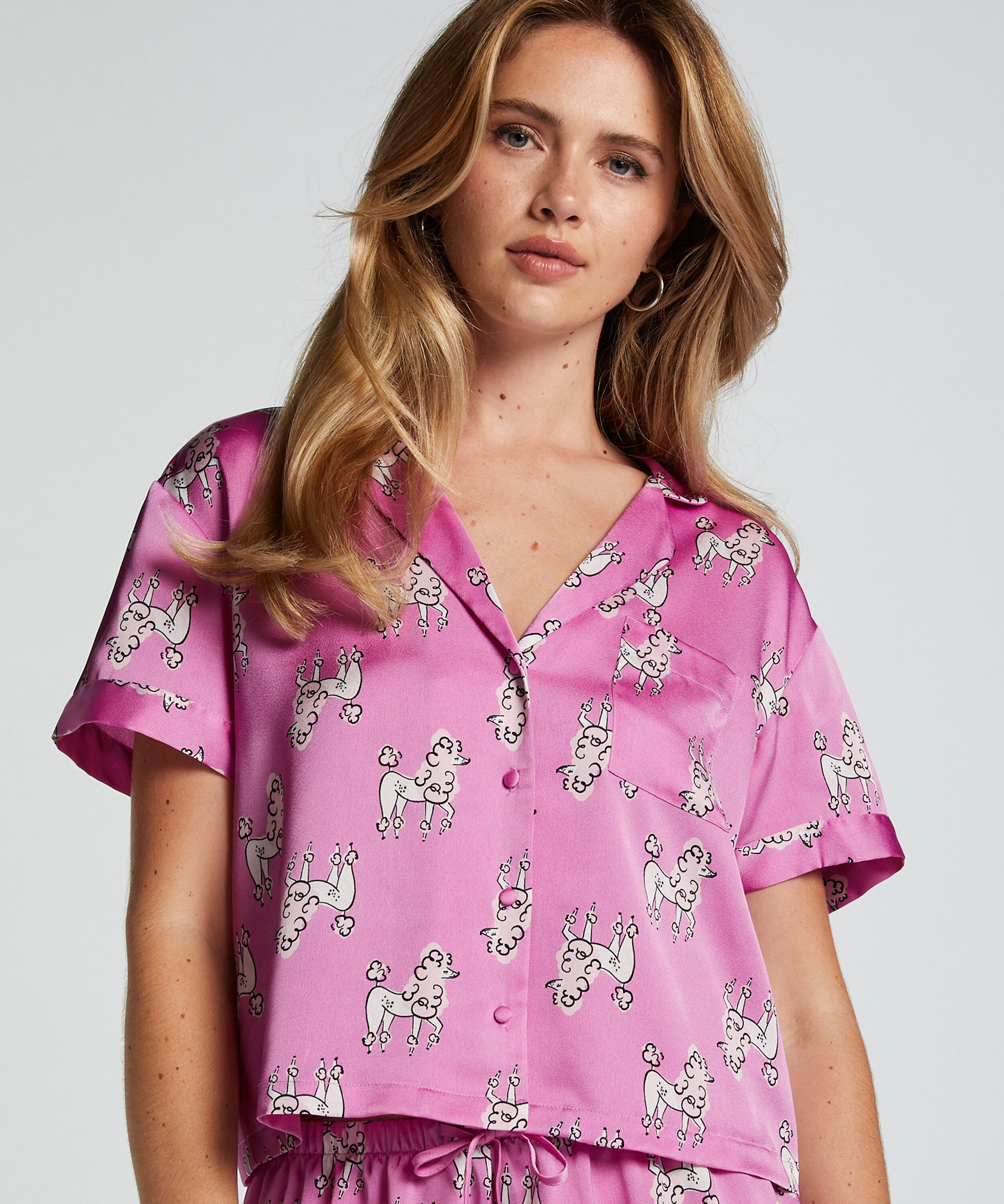 Kort&aelig;rmet satinjakke, Lilla