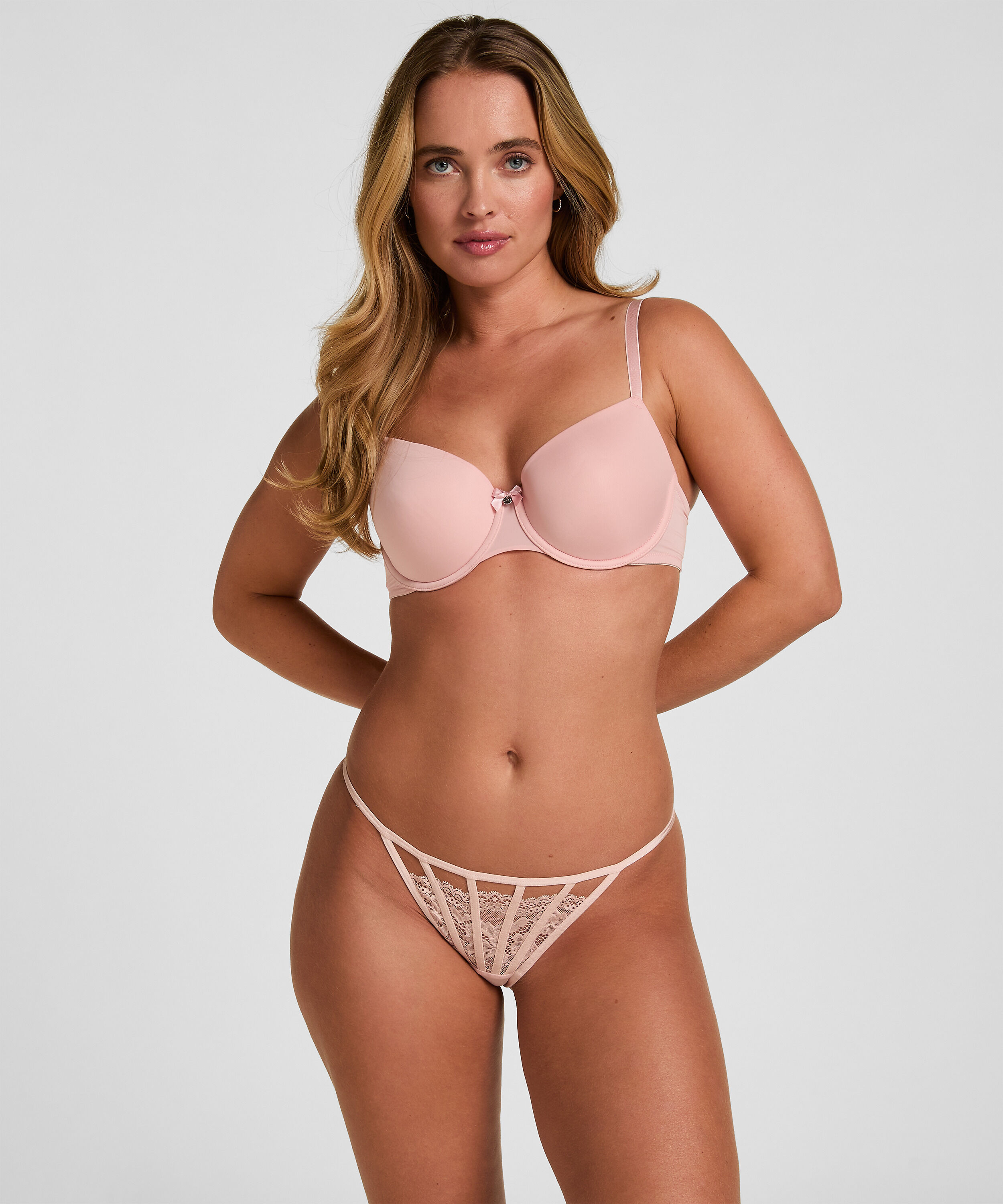 Maxi Tanga Thongtruse, Lyserød