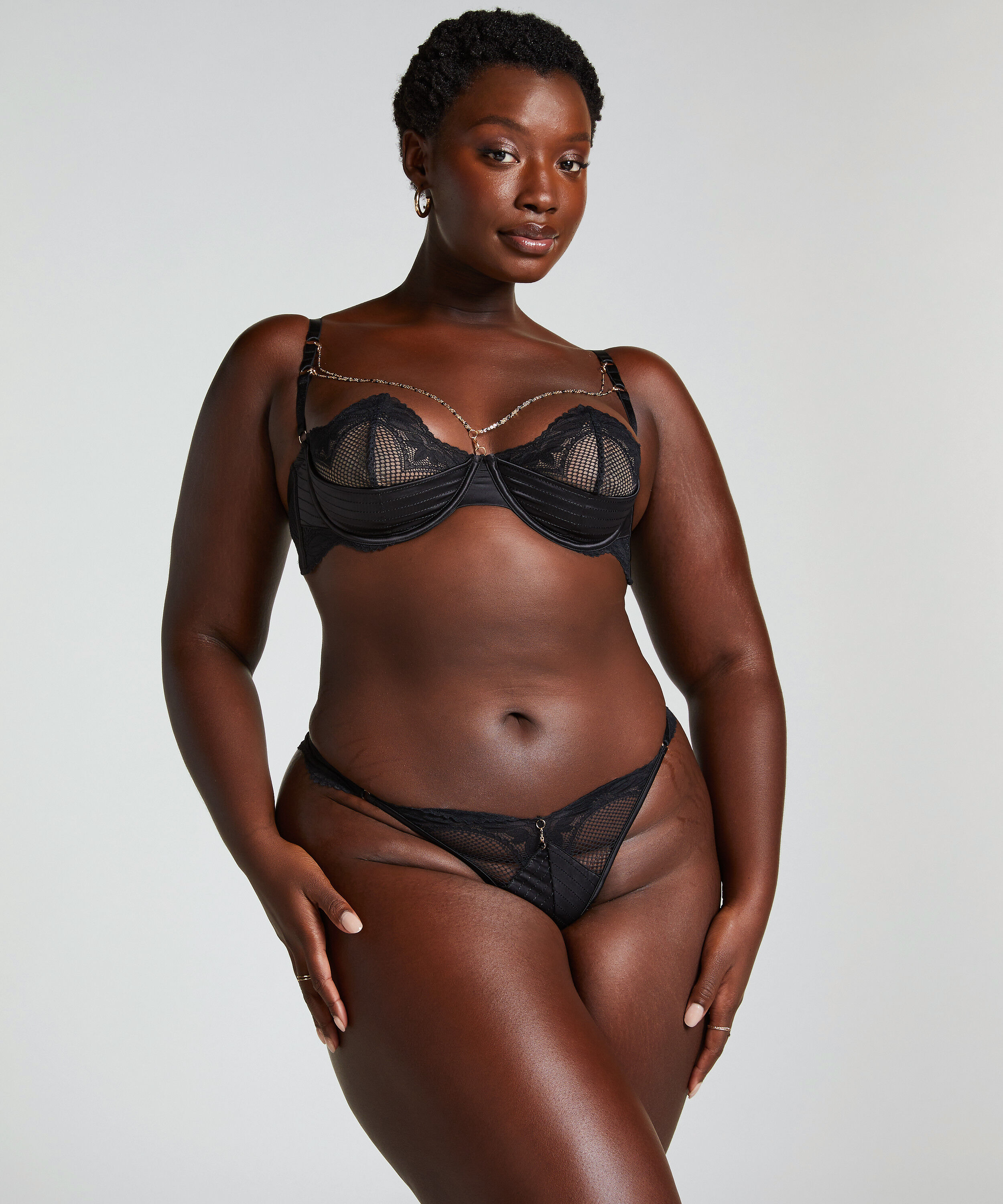 G-streng Belladonna, Sort