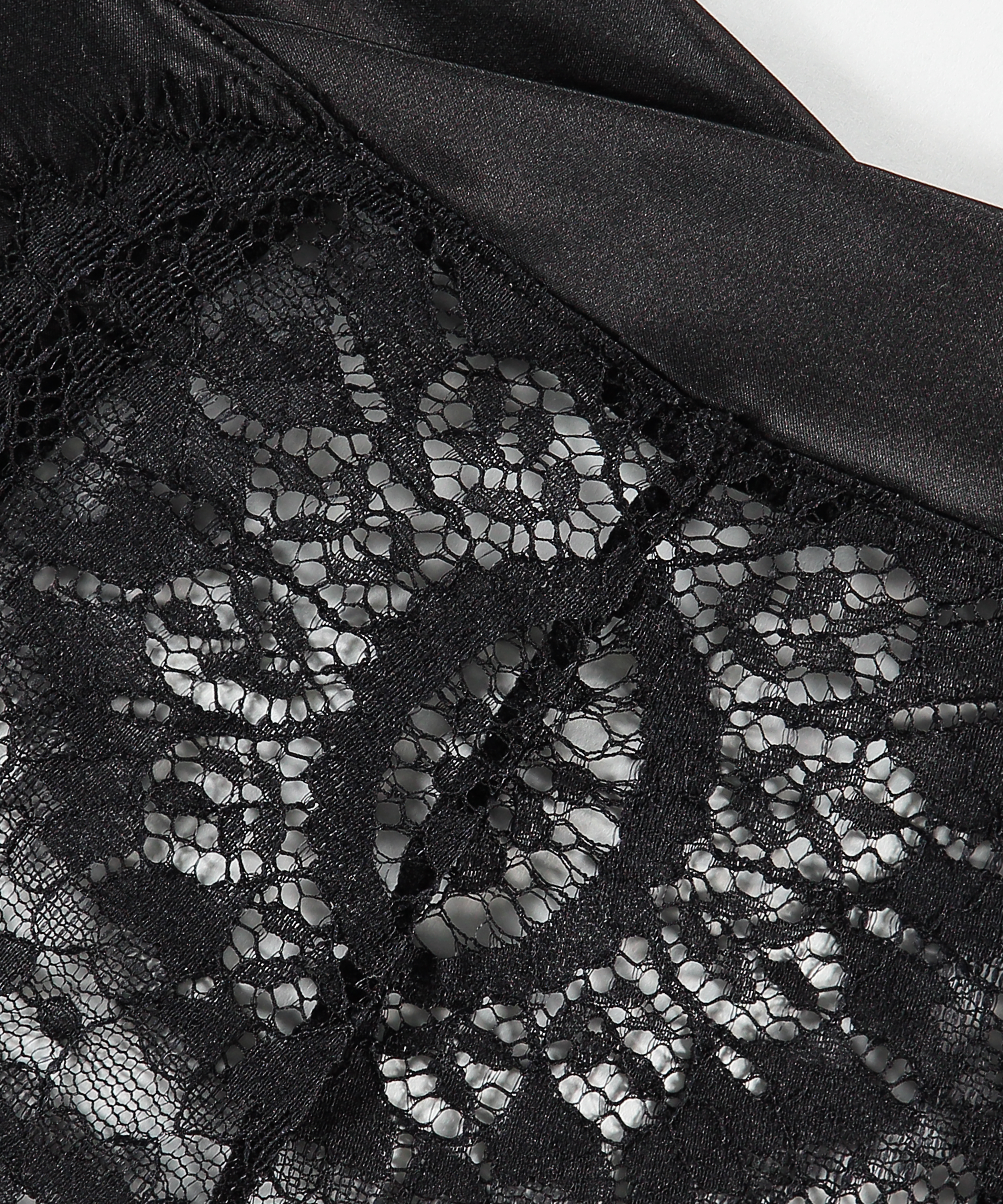 H&oslash;j g-streng Hannako, sort, main