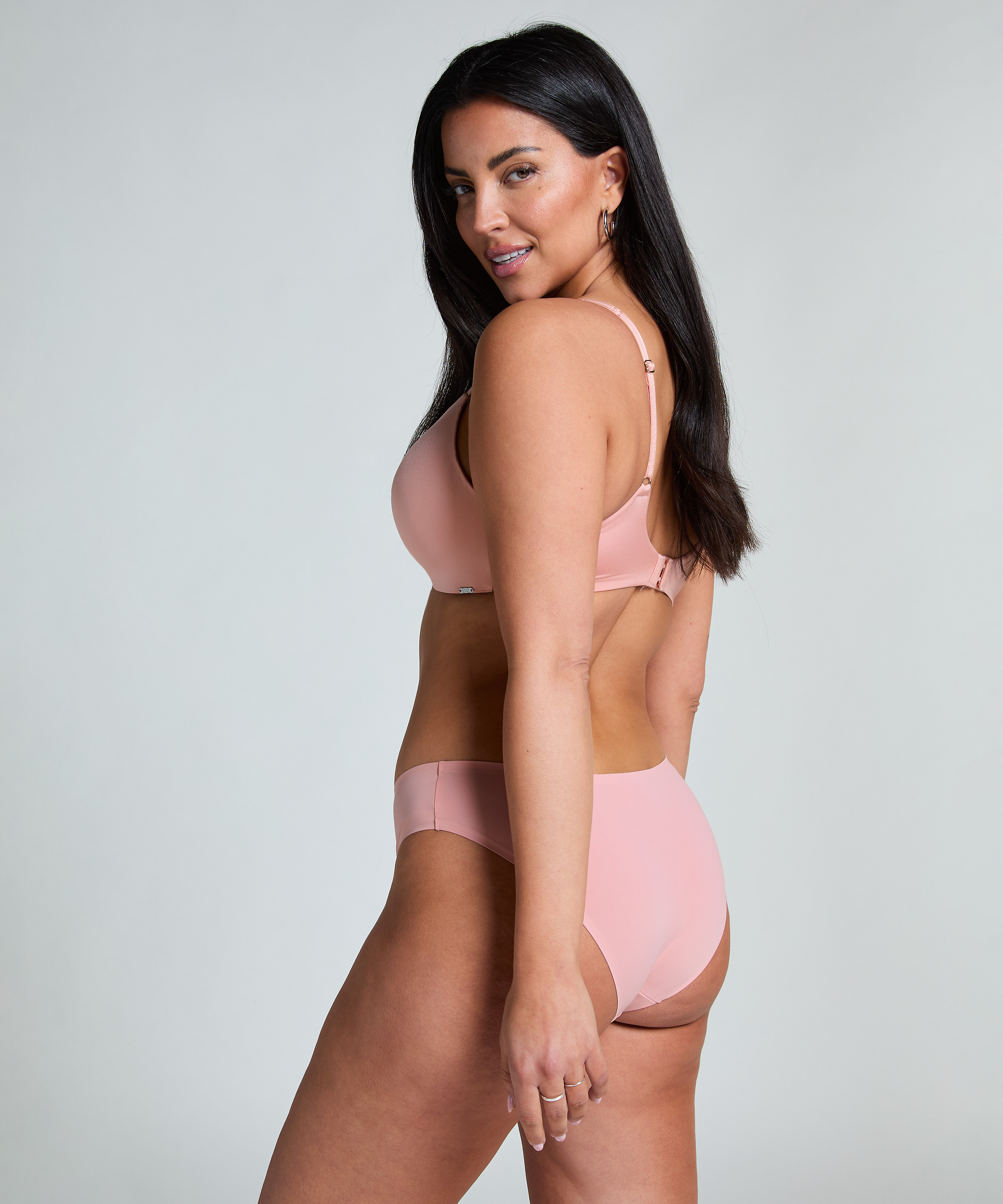 Usynlig brasiliansk trusse, Lyserød, main