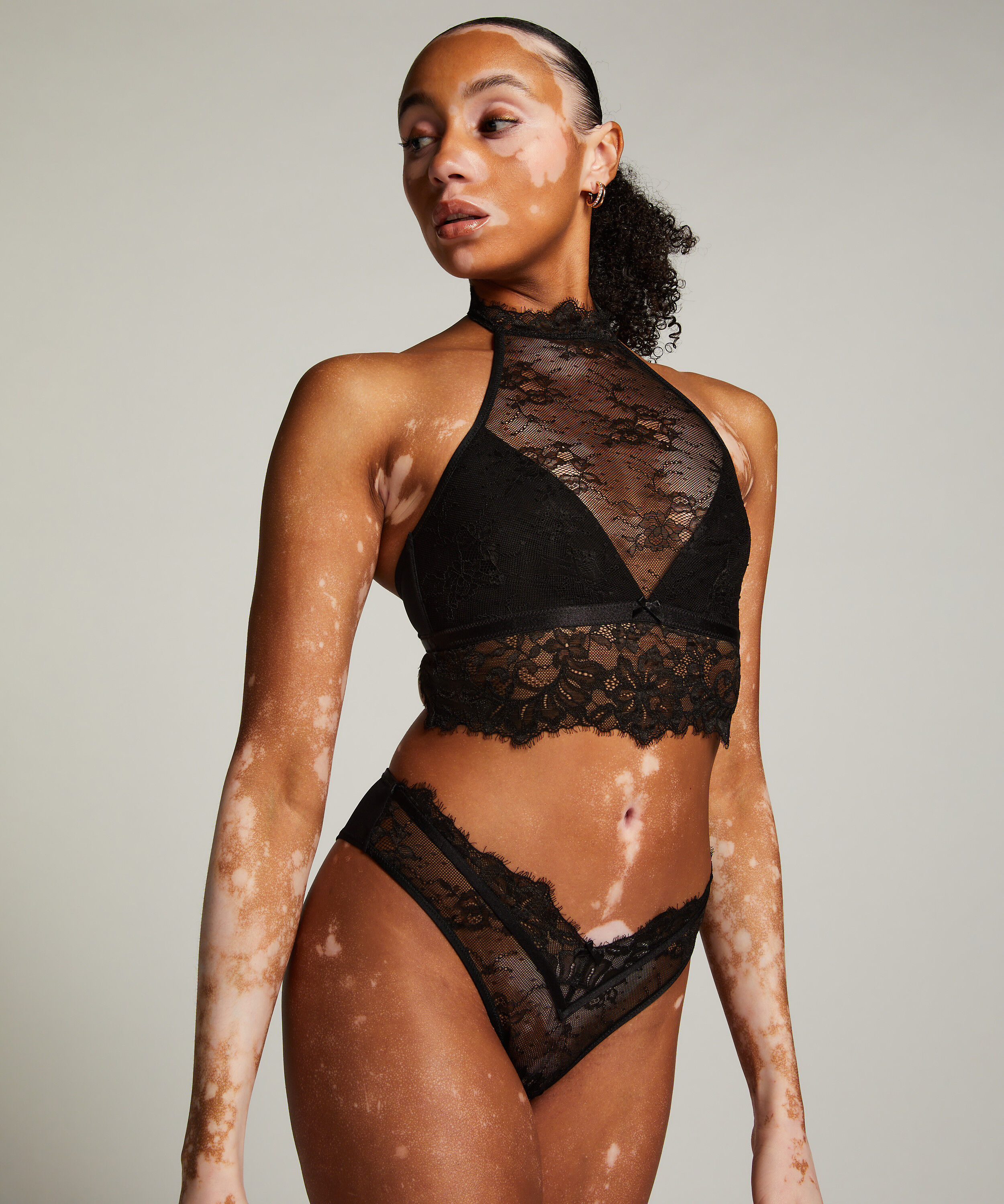 Brasiliansk trusse Sarah, Sort