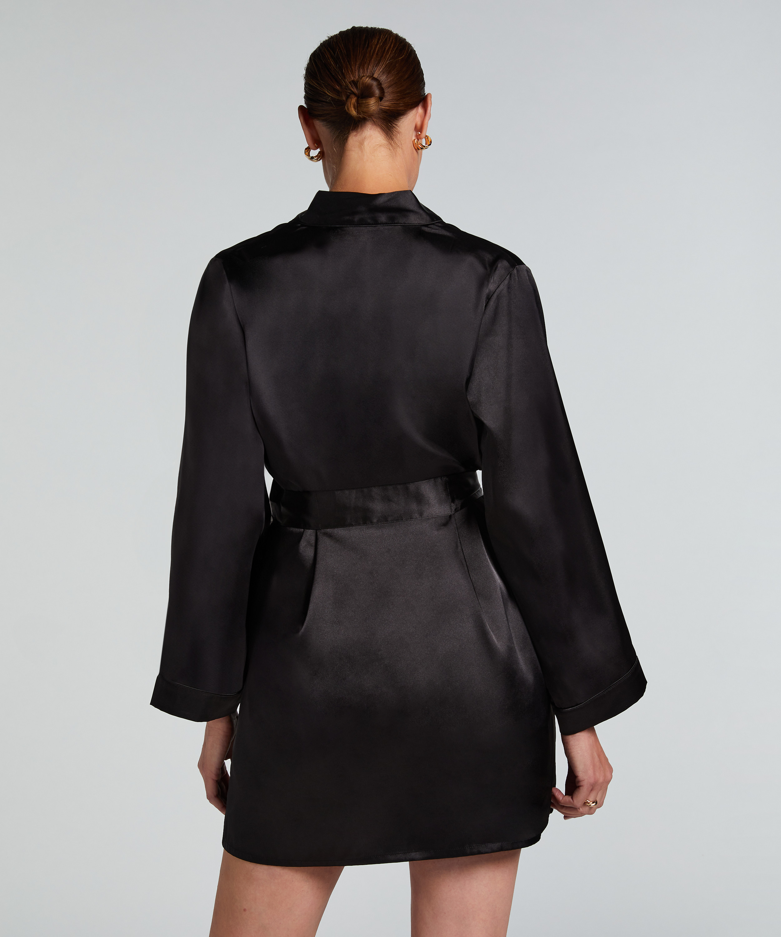 Satin kimono, Sort, main