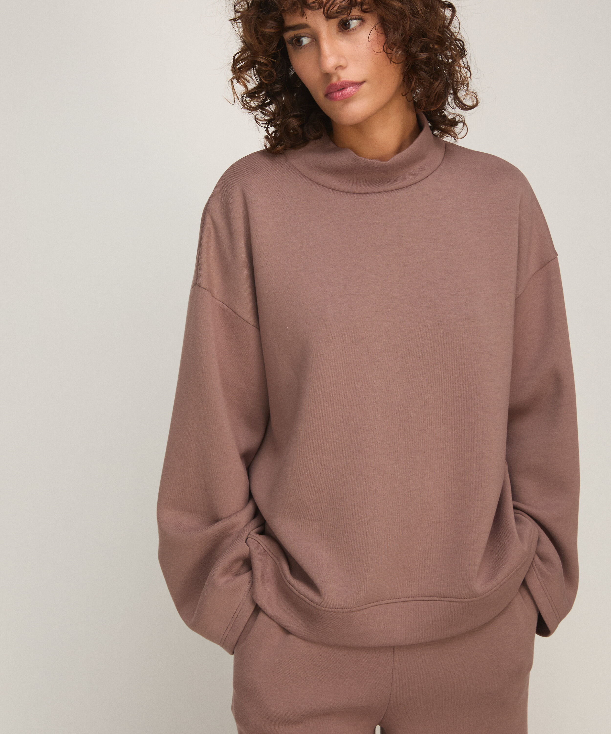 Viskosetop med Mock Neck, Brun Viskosetop med Mock Neck, Brun