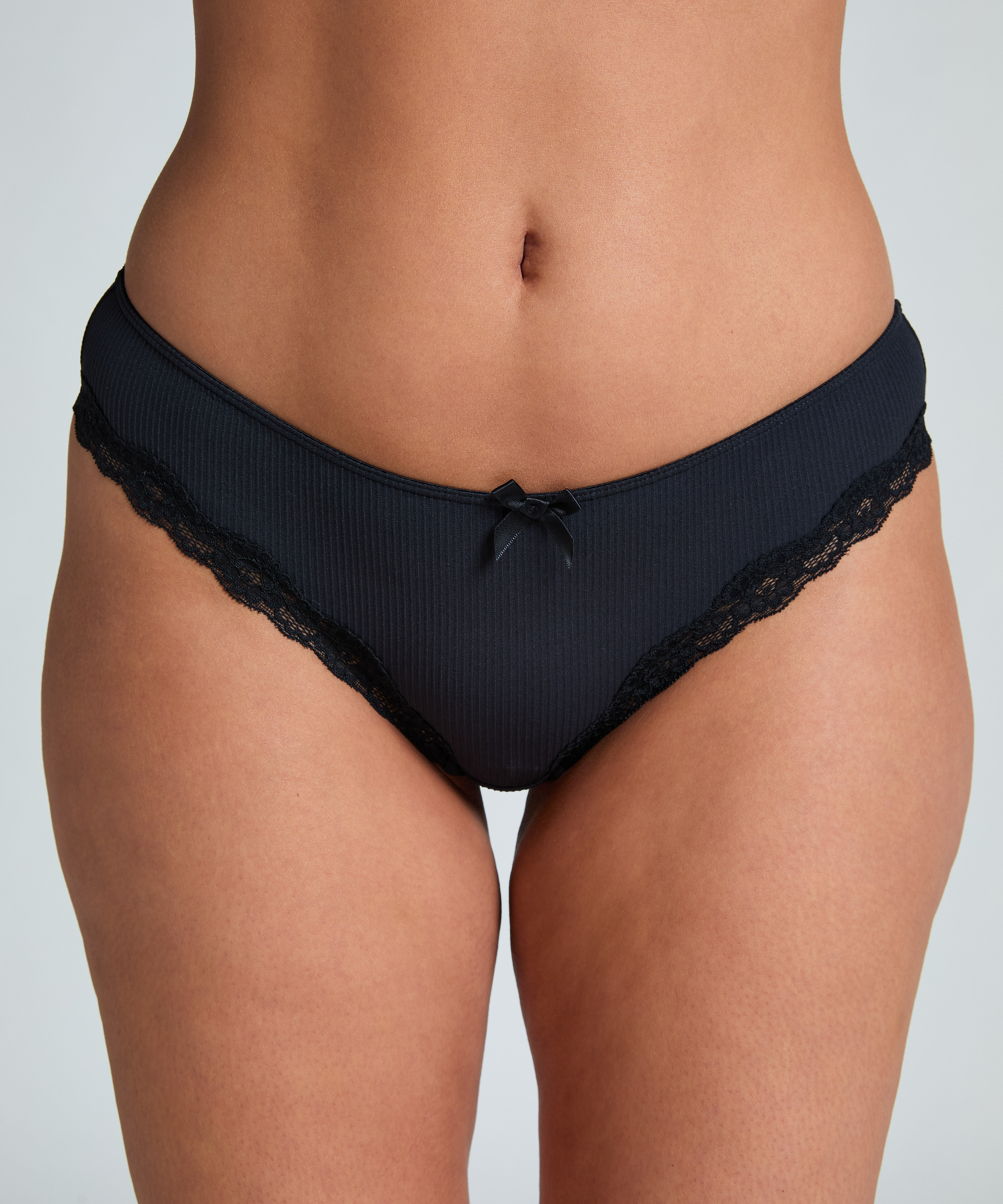 Brasiliansk trusse Lola, Sort, main