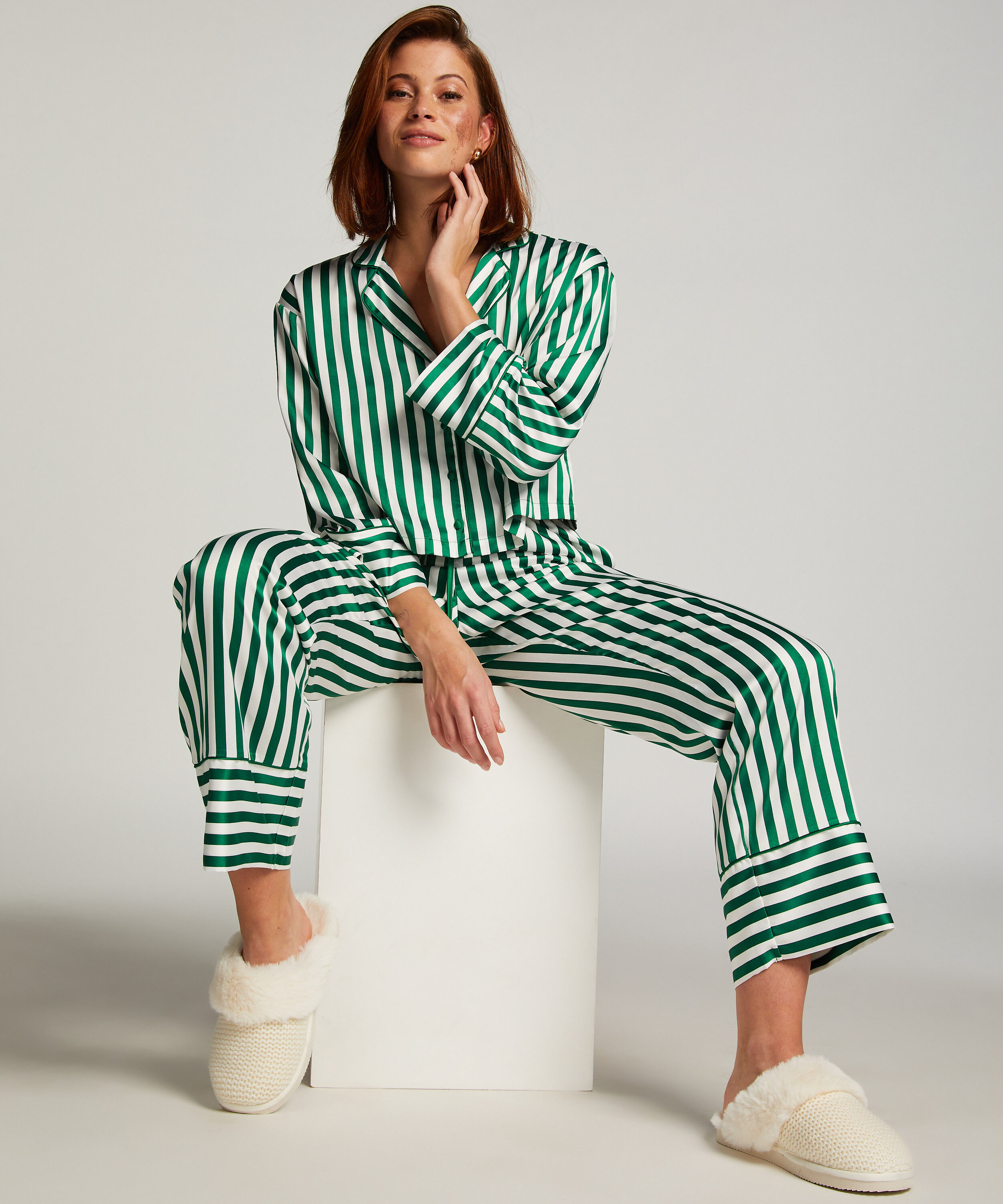 Lang&aelig;rmet satinjakke, Gr&oslash;n