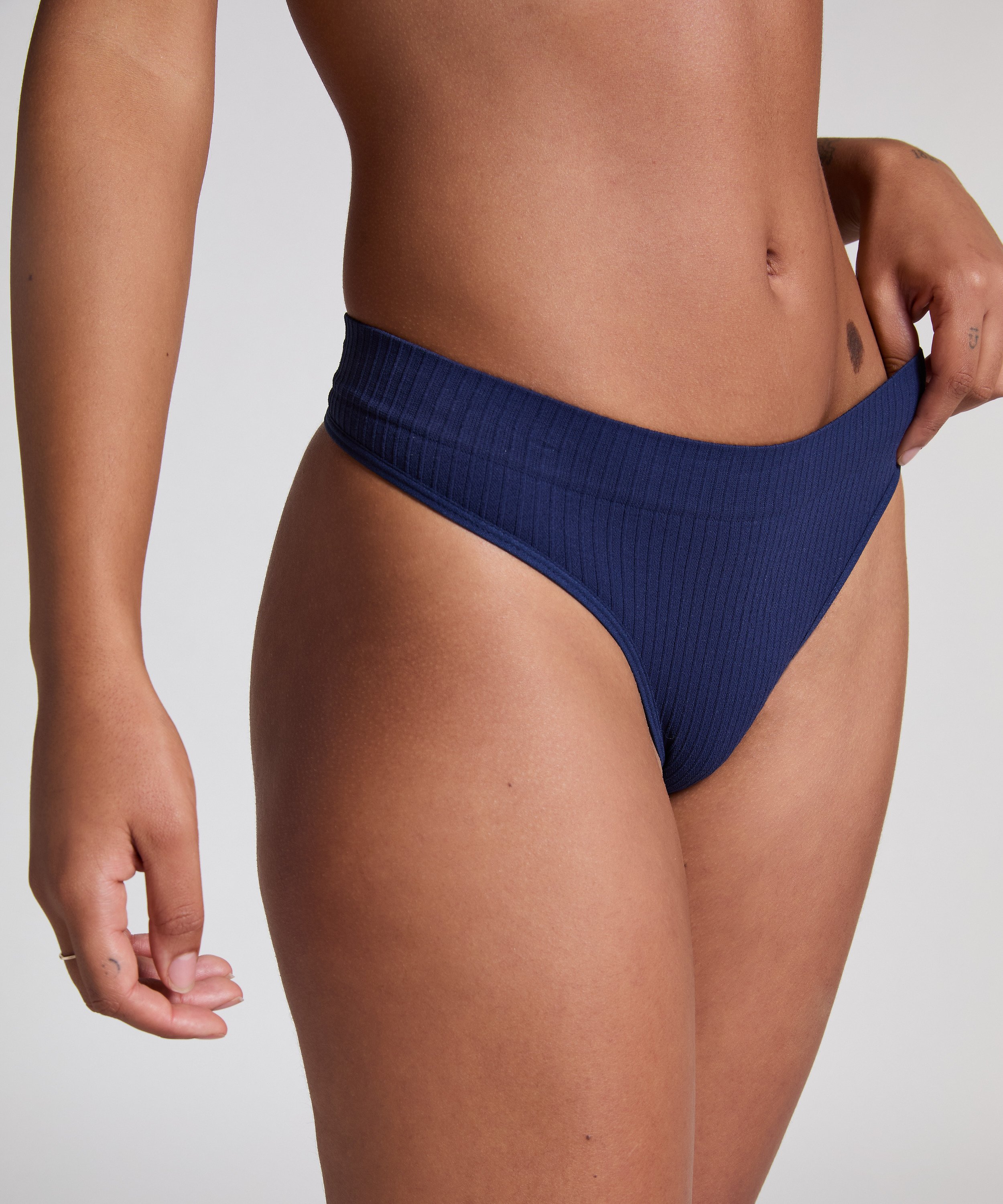 G-streng med h&oslash;j udsk&aelig;ring Dianne, Bl&aring;, main