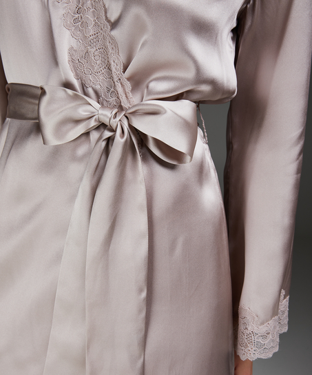 Kimono med silkeblonder, Lyser&oslash;d