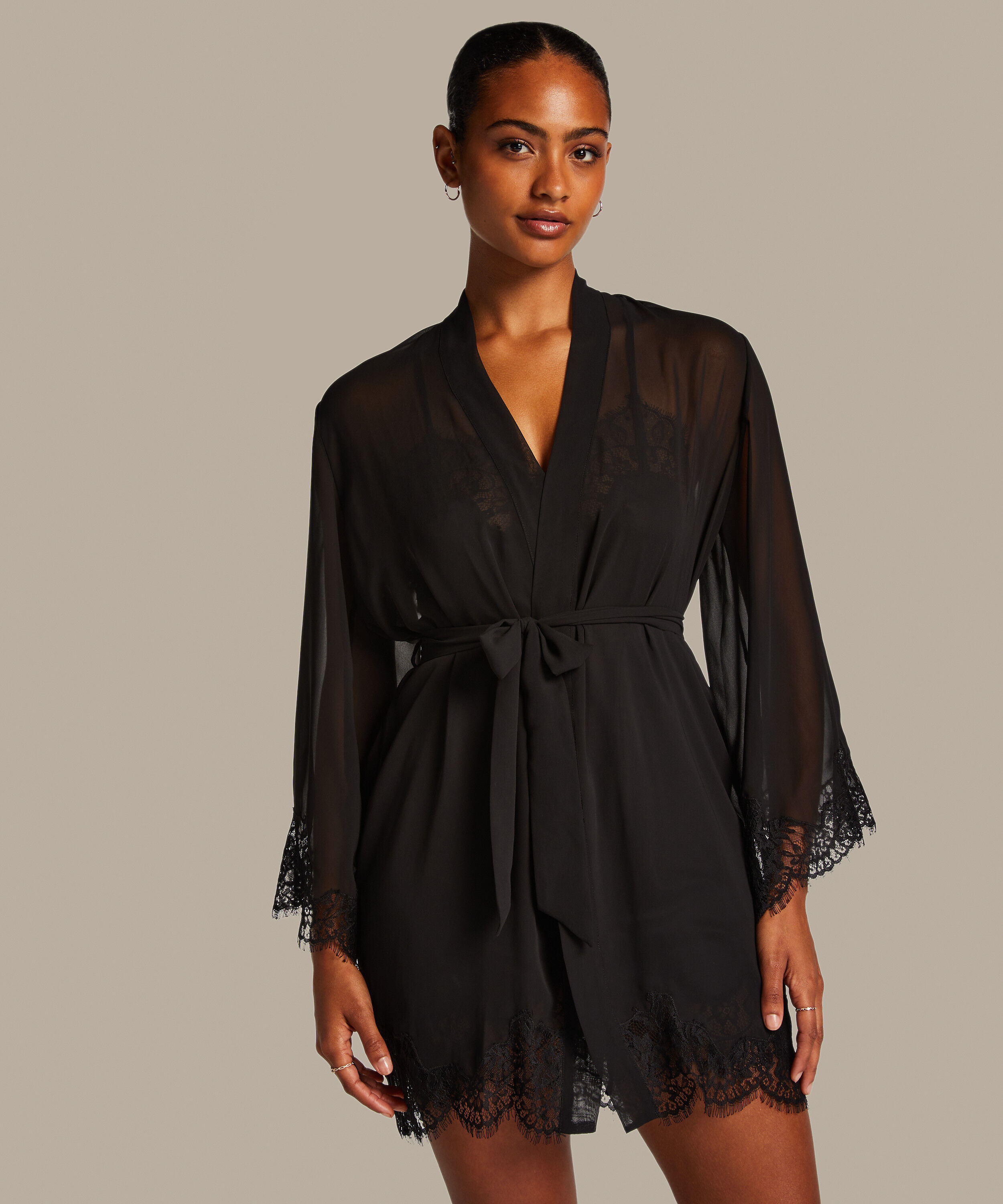 Kimono Satin, Sort
