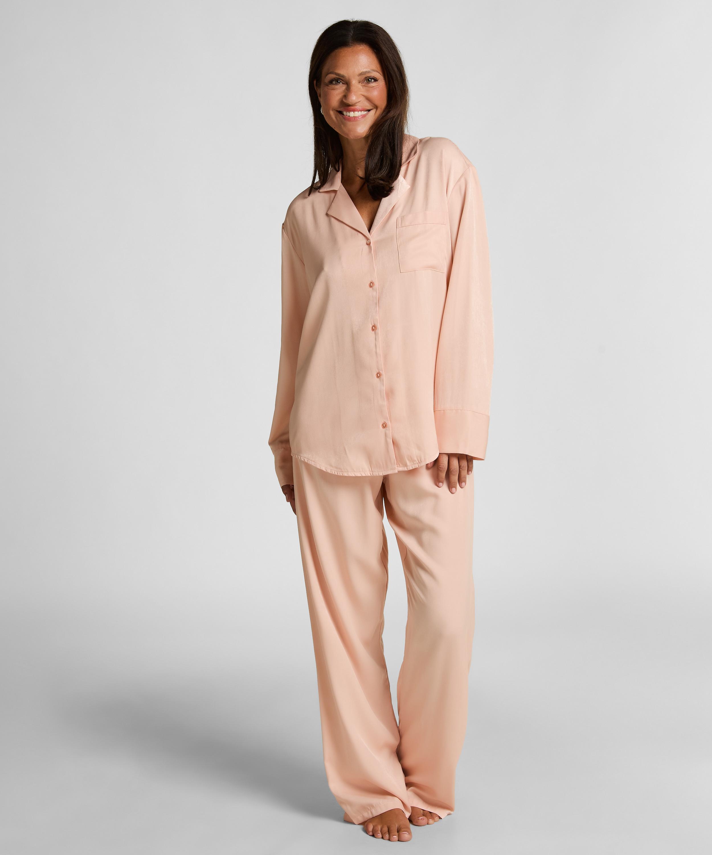 Lang&aelig;rmet satinjakke Ayla, Lyser&oslash;d, main