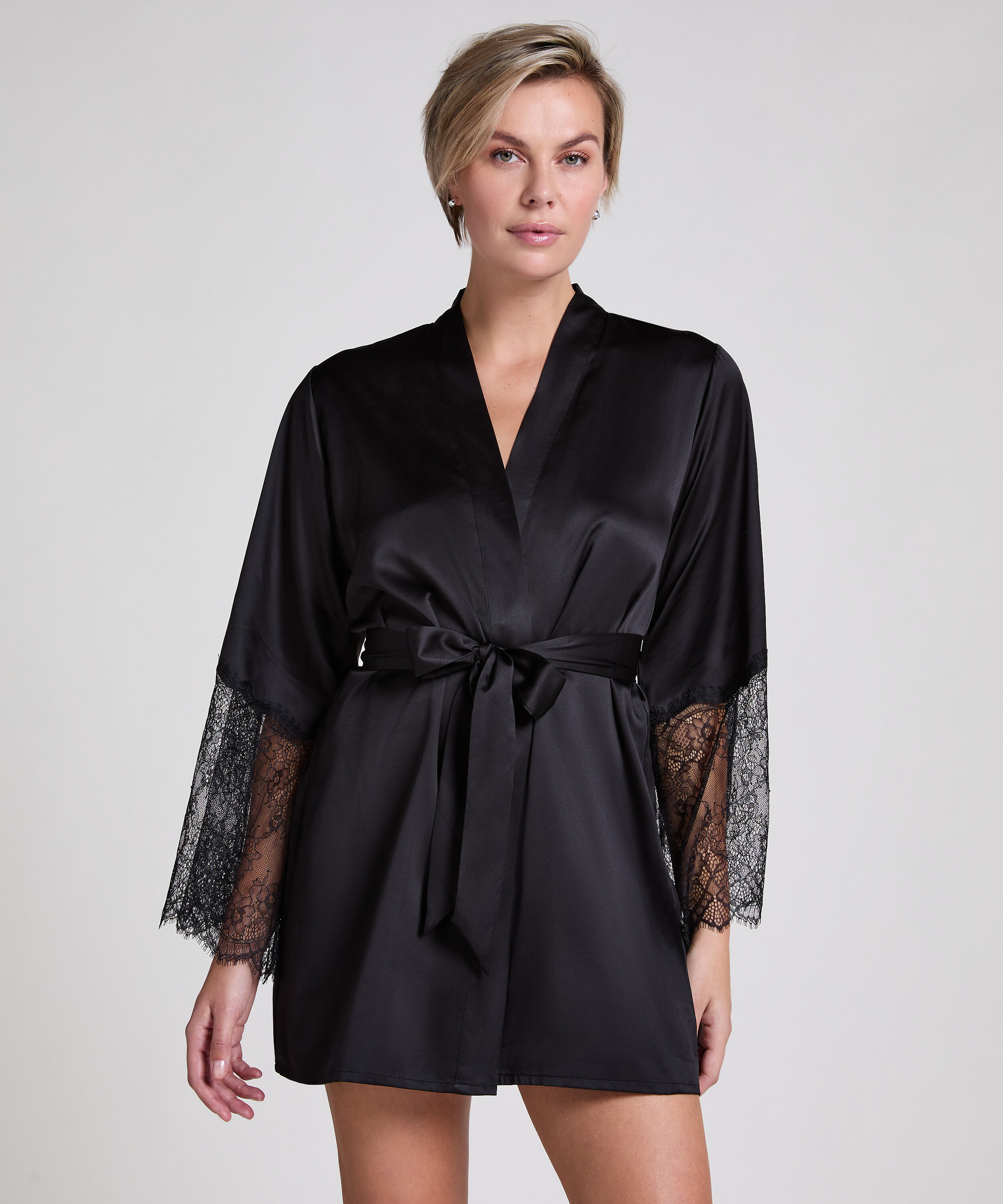 Kimono Satin, Sort