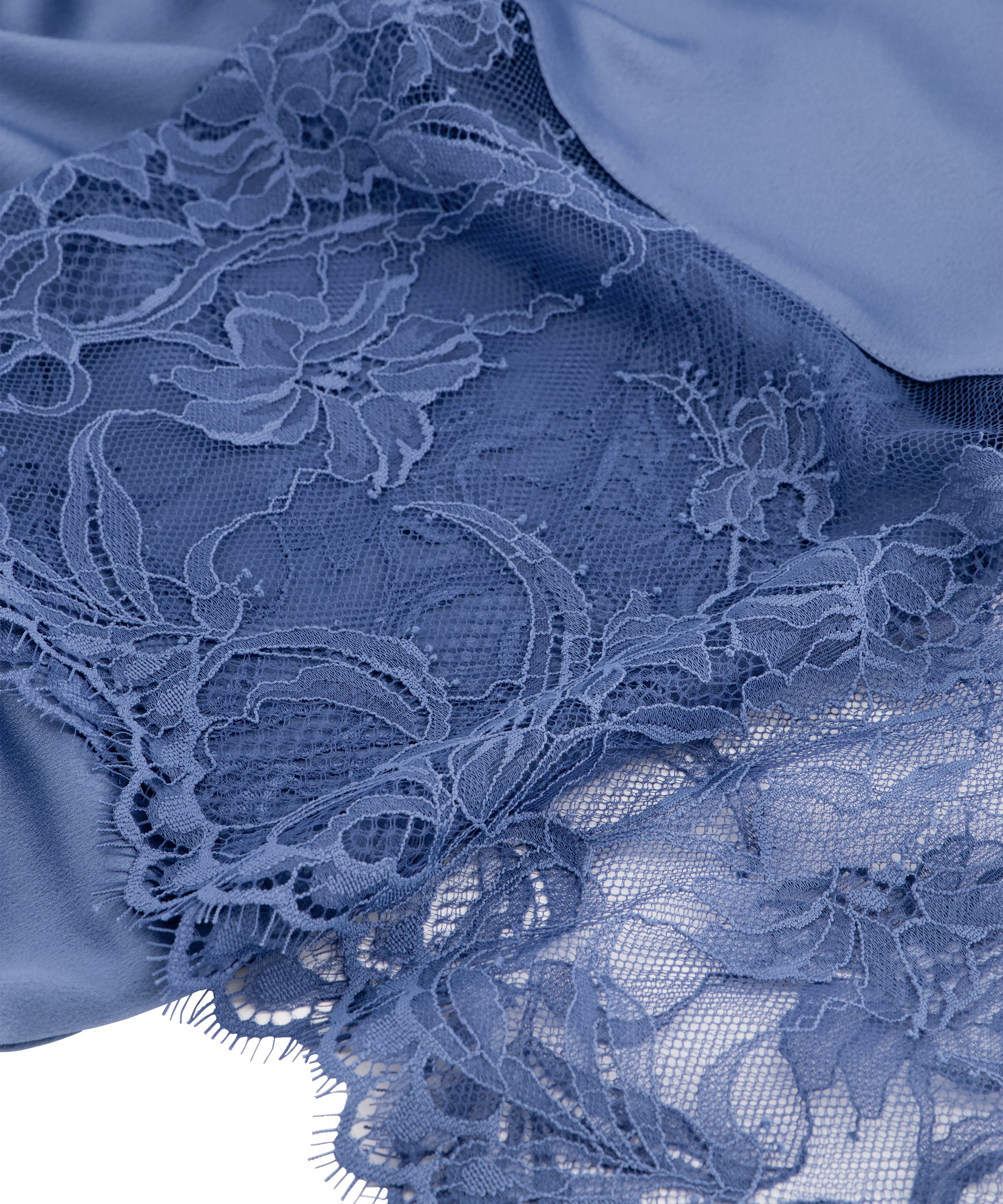 Kimono Sophia, Bl&aring;, main