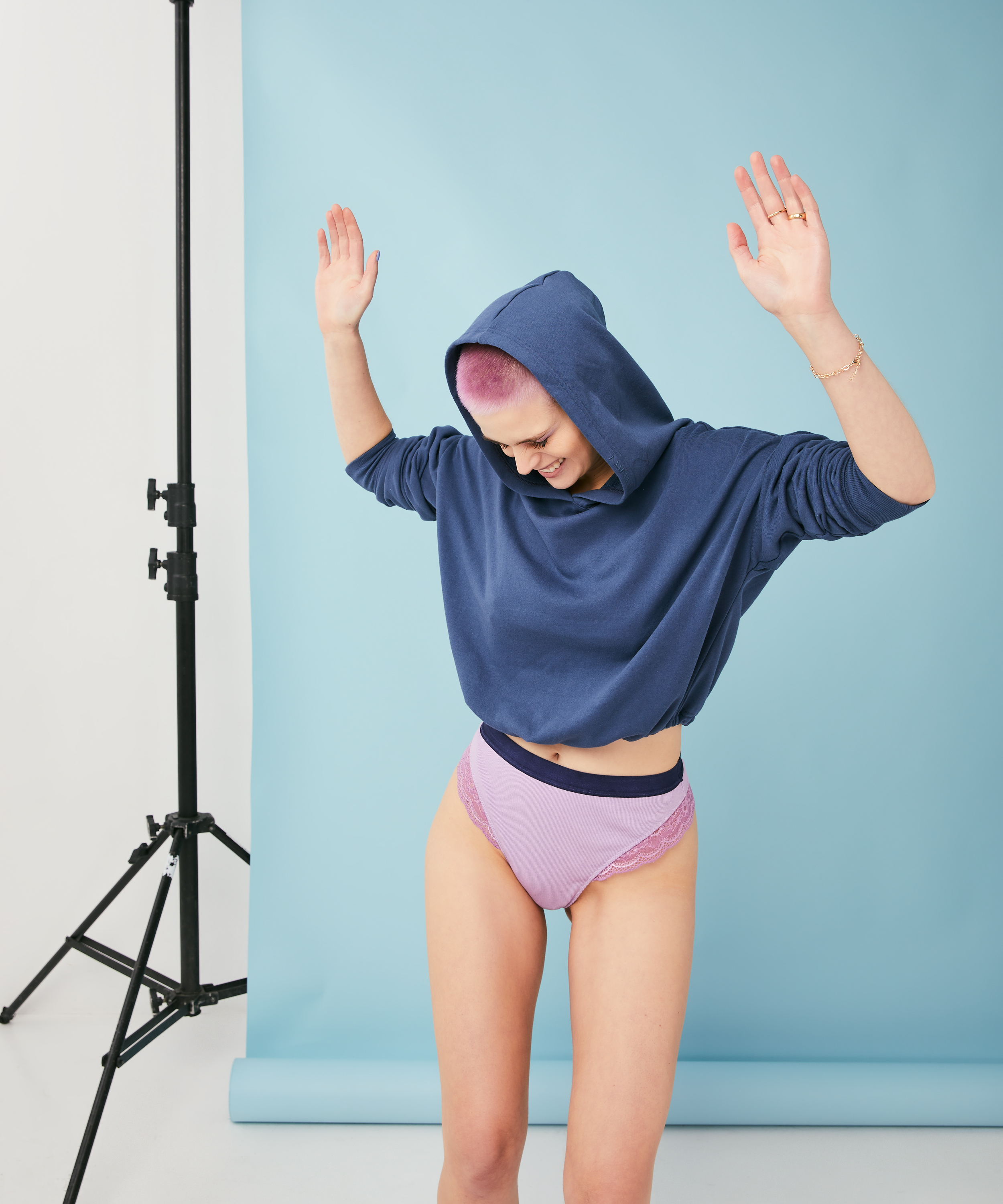 G-streng med et h&oslash;jt snit Glo Up, bl&aring;, main