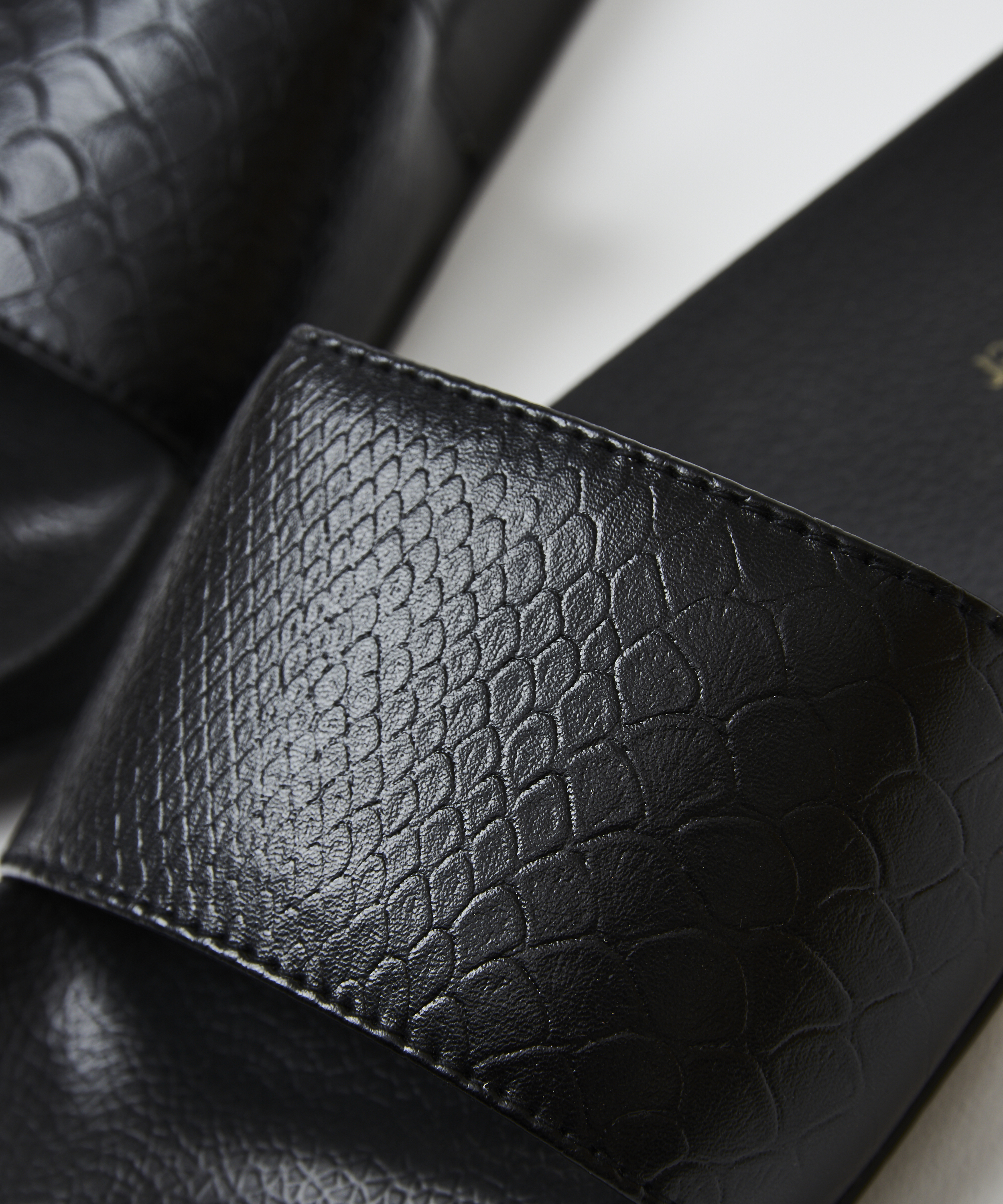 Hjemmesko med slangeprint, sort, main