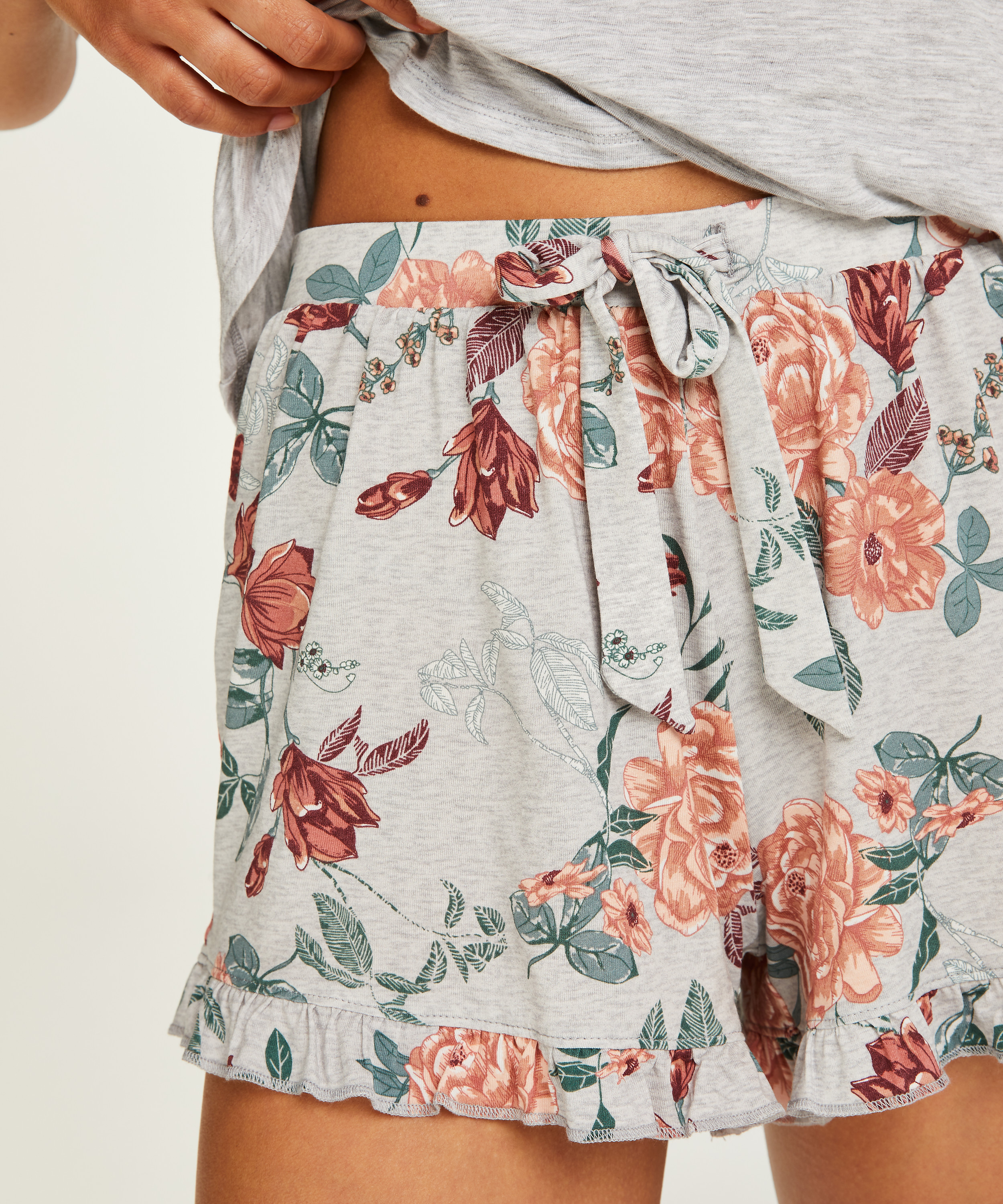 Pyjamass&aelig;t, Gr&aring;, main