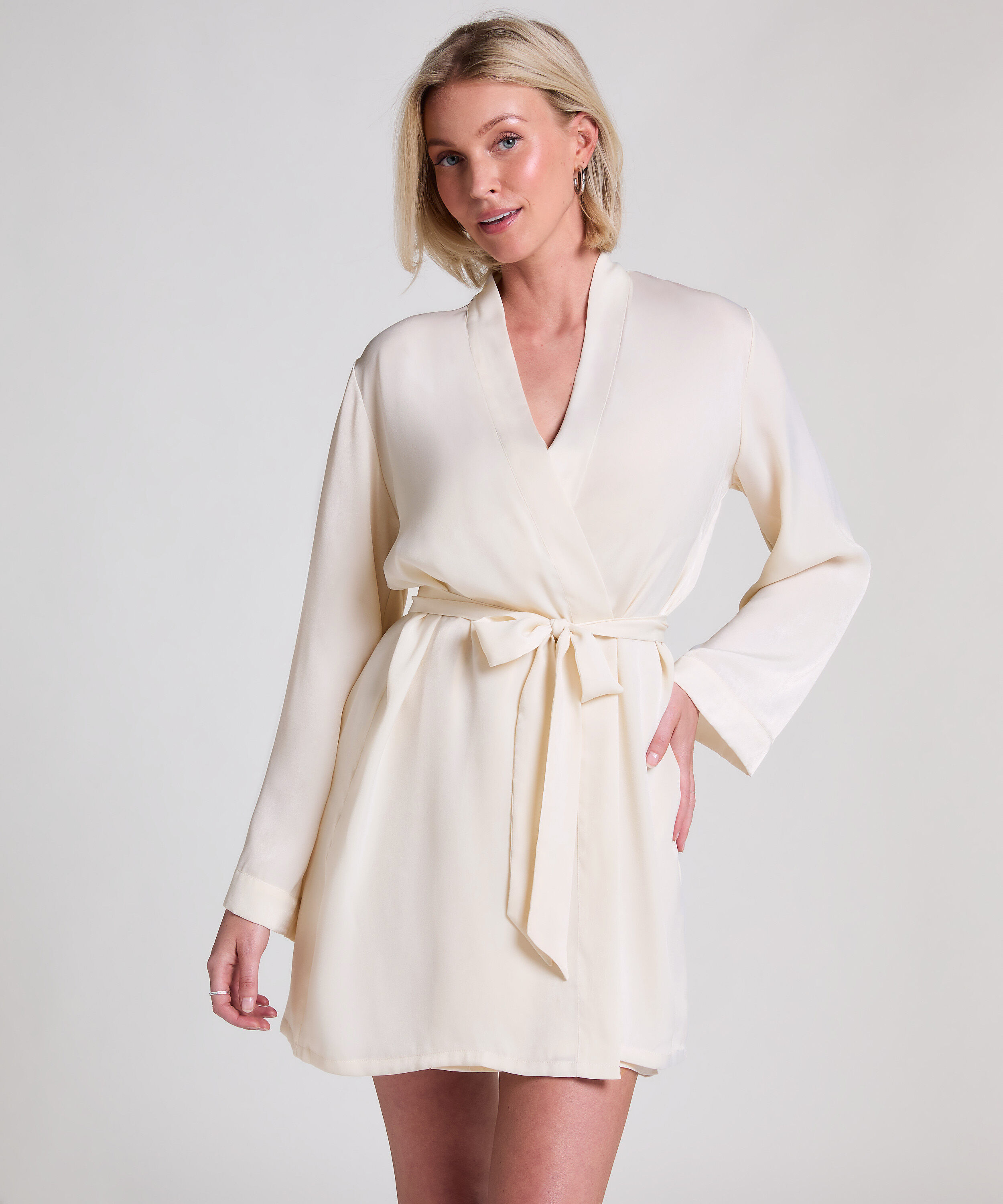 Satin kimono, Hvid