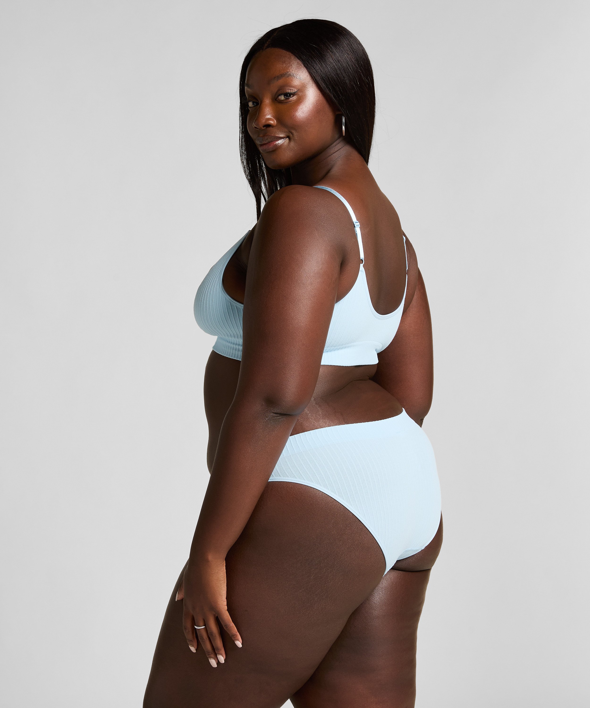 Brasiliansk trusse Dianne, Bl&aring;, main