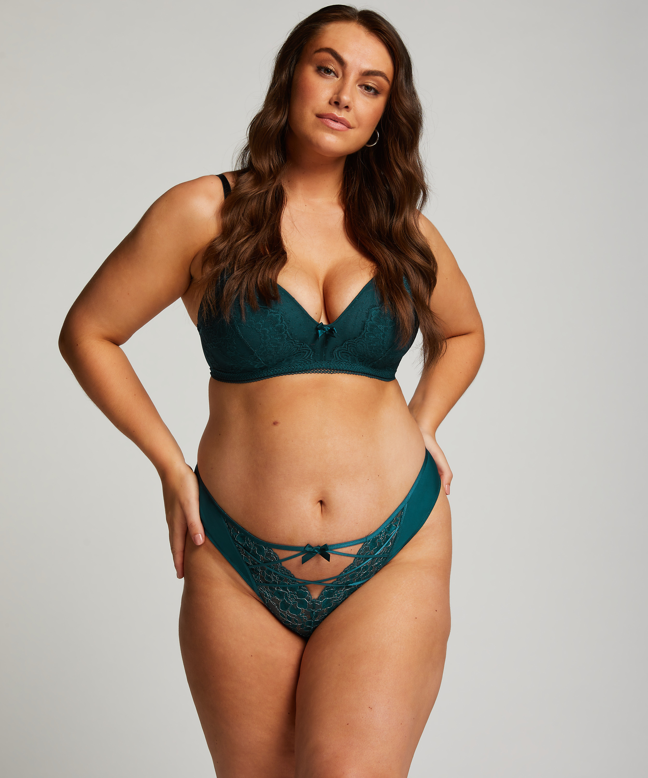 G-streng Bisi, bl&aring;, main